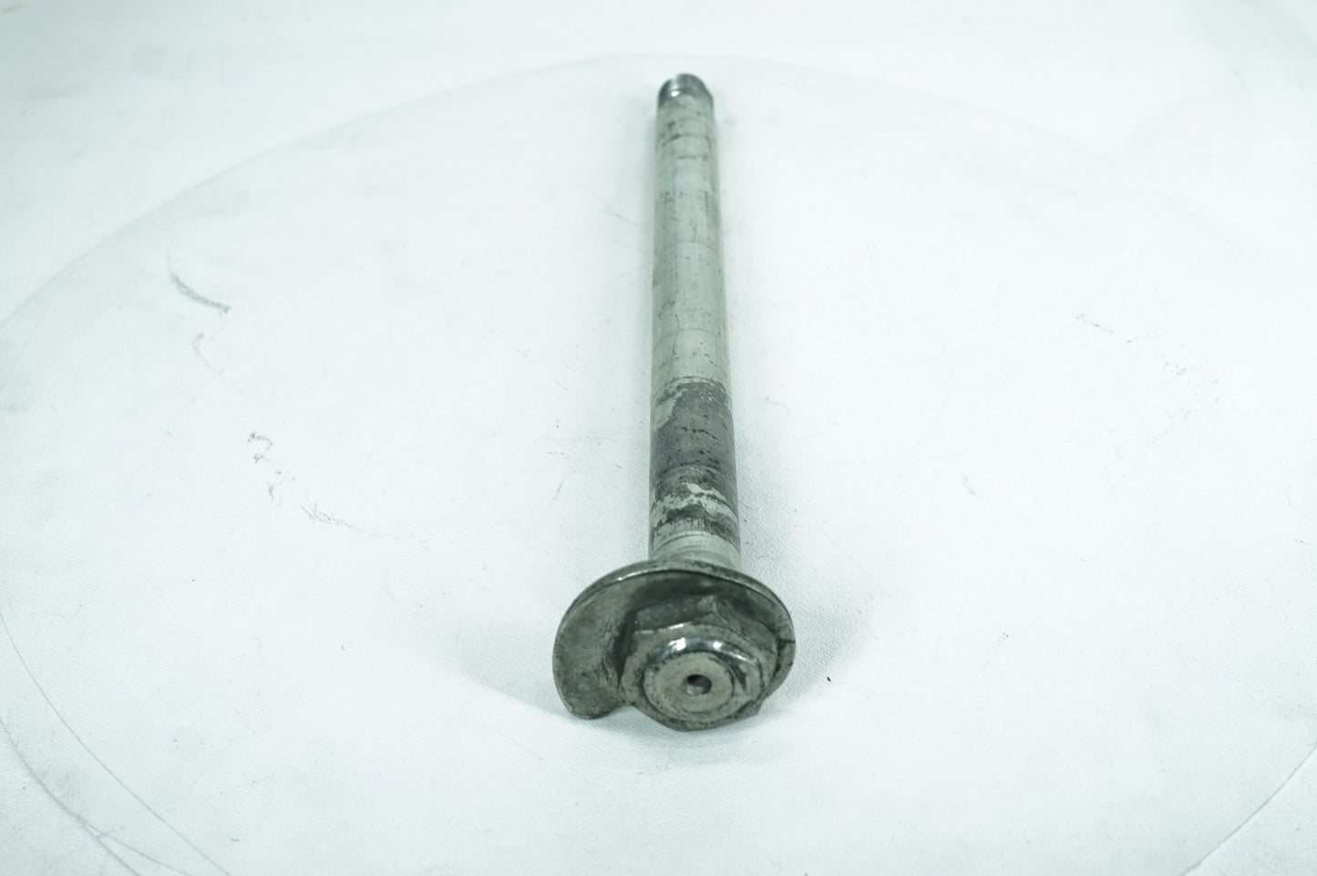 2012 - 2016 Harley-Davidson Touring Street Glide Rear Wheel Axle Bolt Shaft 41056-09