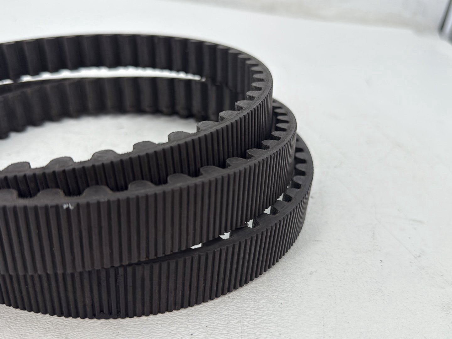 2007 Harley Street Glide Touring FLHX OEM Rear Drive Belt 137T 1"
