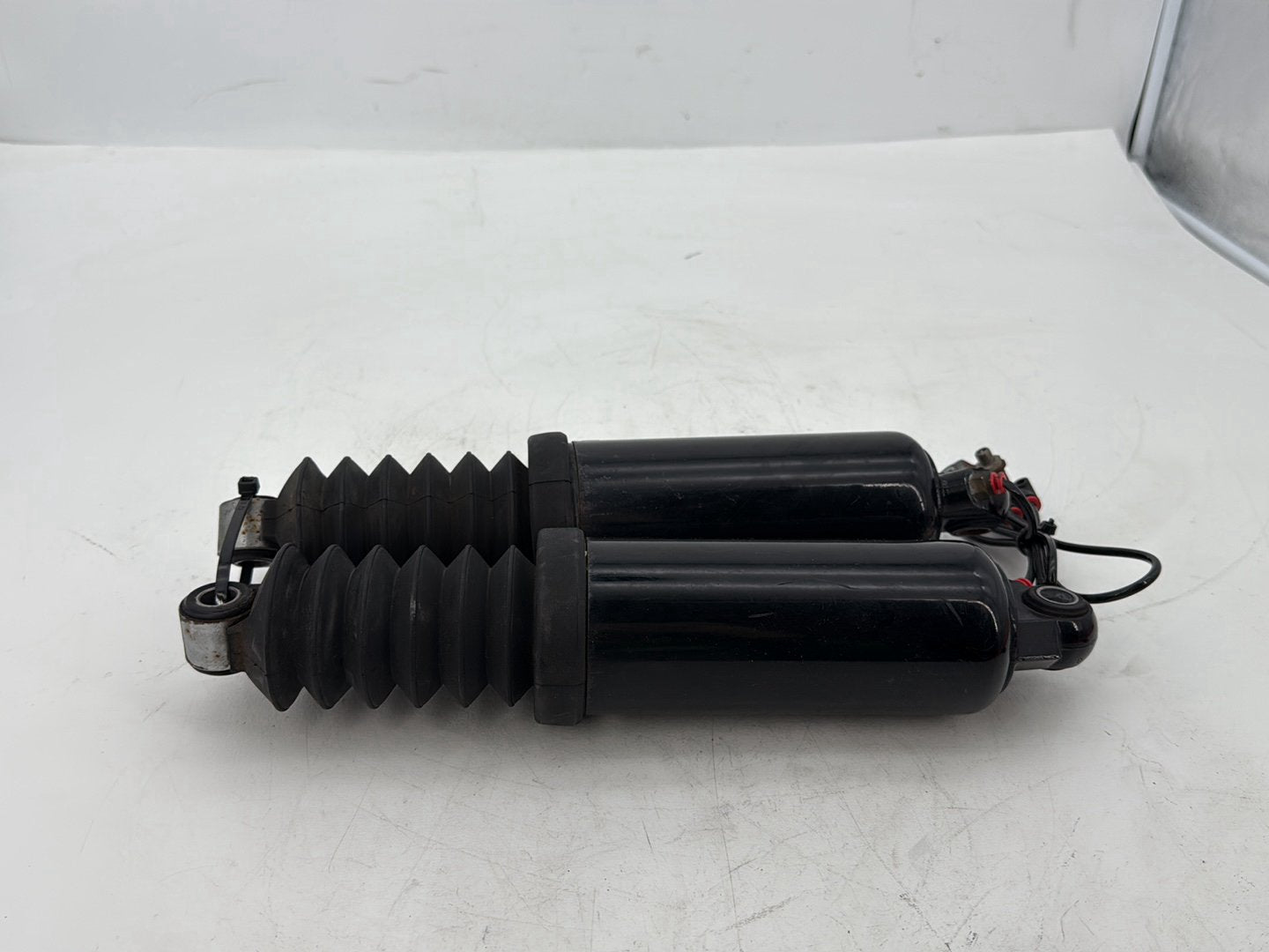 2008 Harley Touring FLHTCU Electra Glide Ultra OEM Rear Left Right Shock Absorbers