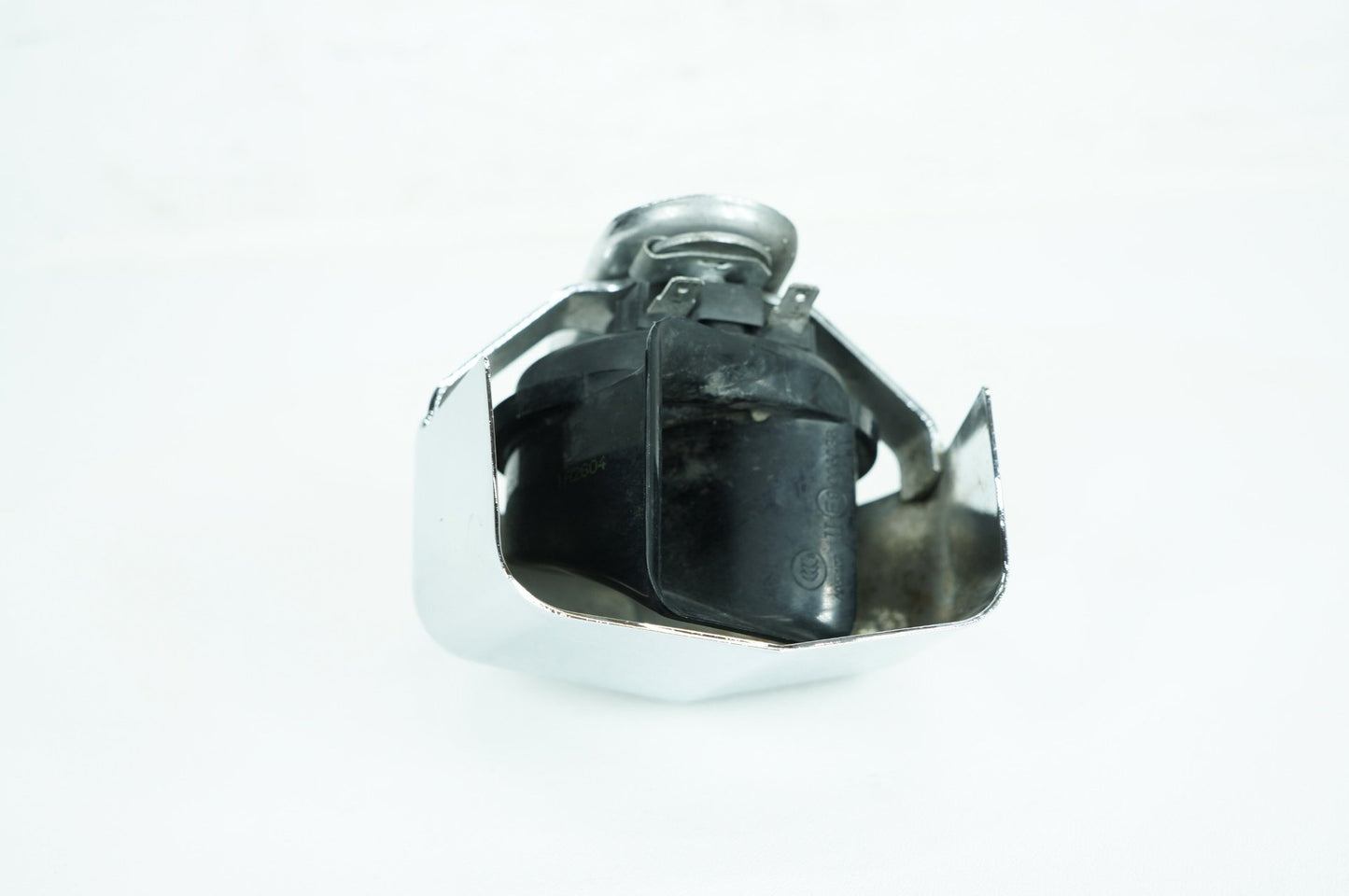 2007 - 2017 Harley-Davidson Dyna Super Glide Custom Horn Signal Klaxon Chrome Cover 69012-93A