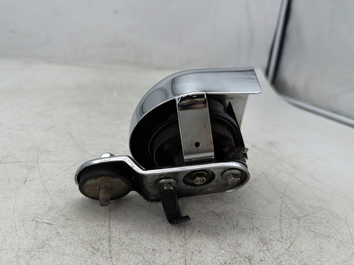 2002 Harley Dyna Wide Glide FXDWG OEM Horn Signal Klaxon Chrome Cover 69012-93A