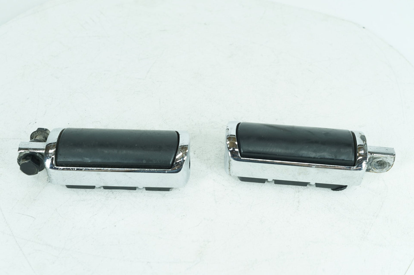 2000 - 2006 Harley-Davidson Softail Deuce Left & Right Step Foot Rest Pegs B07NVXY9VR