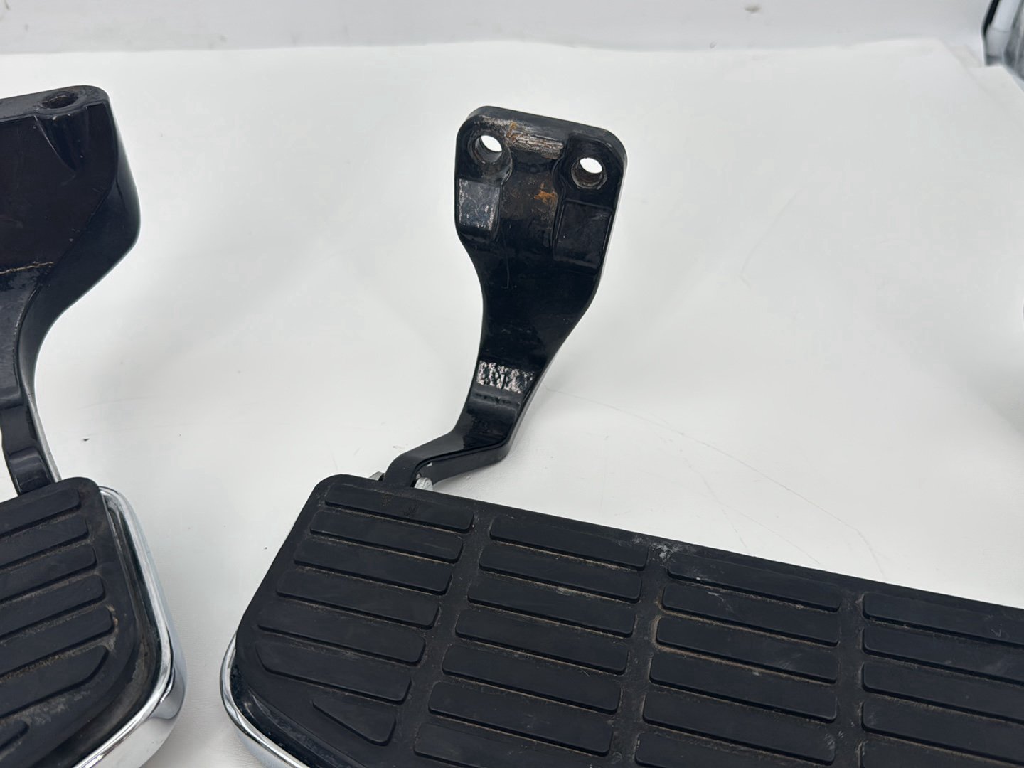 1999 - 2006 Harley-Davidson Dyna Low Rider Left Right Driver Floorboard Foot Rest 50614-06