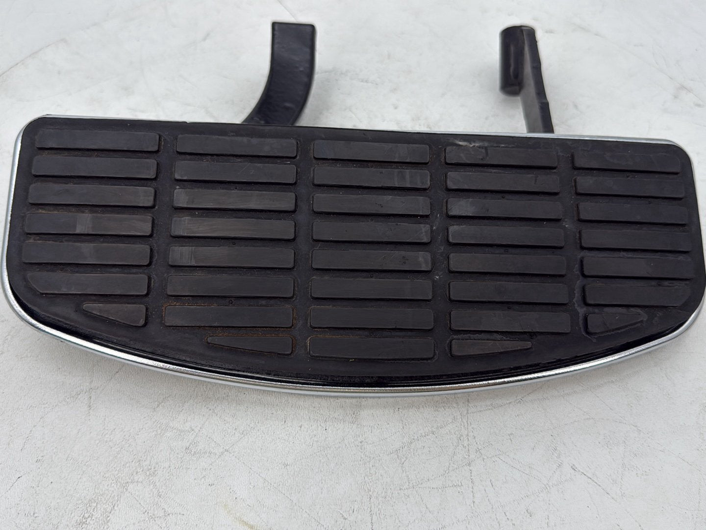 1999 - 2006 Harley-Davidson Touring Electra Glide Ultra Right Driver 1 Floorboard Foot Rest 50614-91A