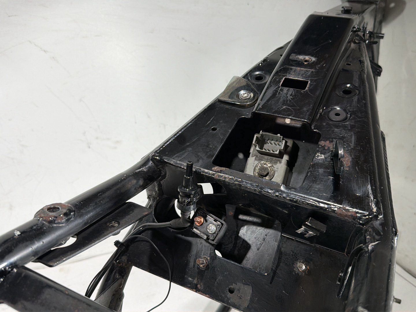 2000 Harley Electra Glide Touring Ultra FLHTCUI OEM Body Main Frame Chassis SLVG