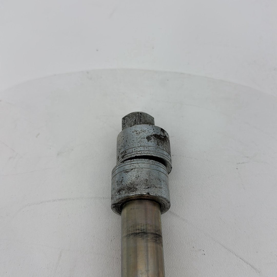 2007 - 2012 Harley-Davidson Dyna Super Glide Front Wheel Axle Bolt Shaft 41628-08
