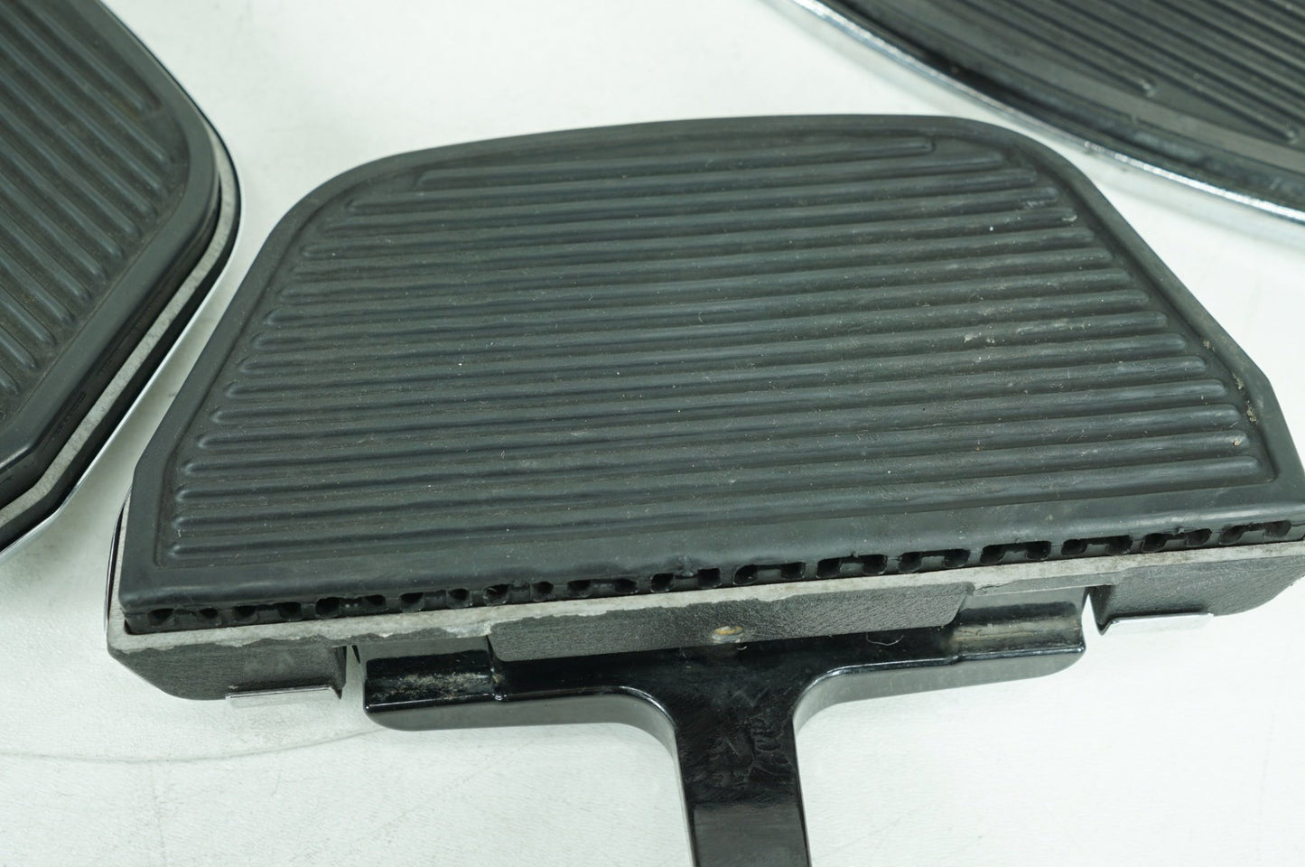 2007 - 2011 Harley-Davidson Touring Road King Classic Left Right Driver & Pass Floorboard Foot Rest 50621-06