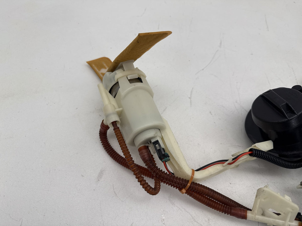 09 Harley Electra Glide Touring Ultra OEM Fuel Pump Gas Gasoline Petrol Sending