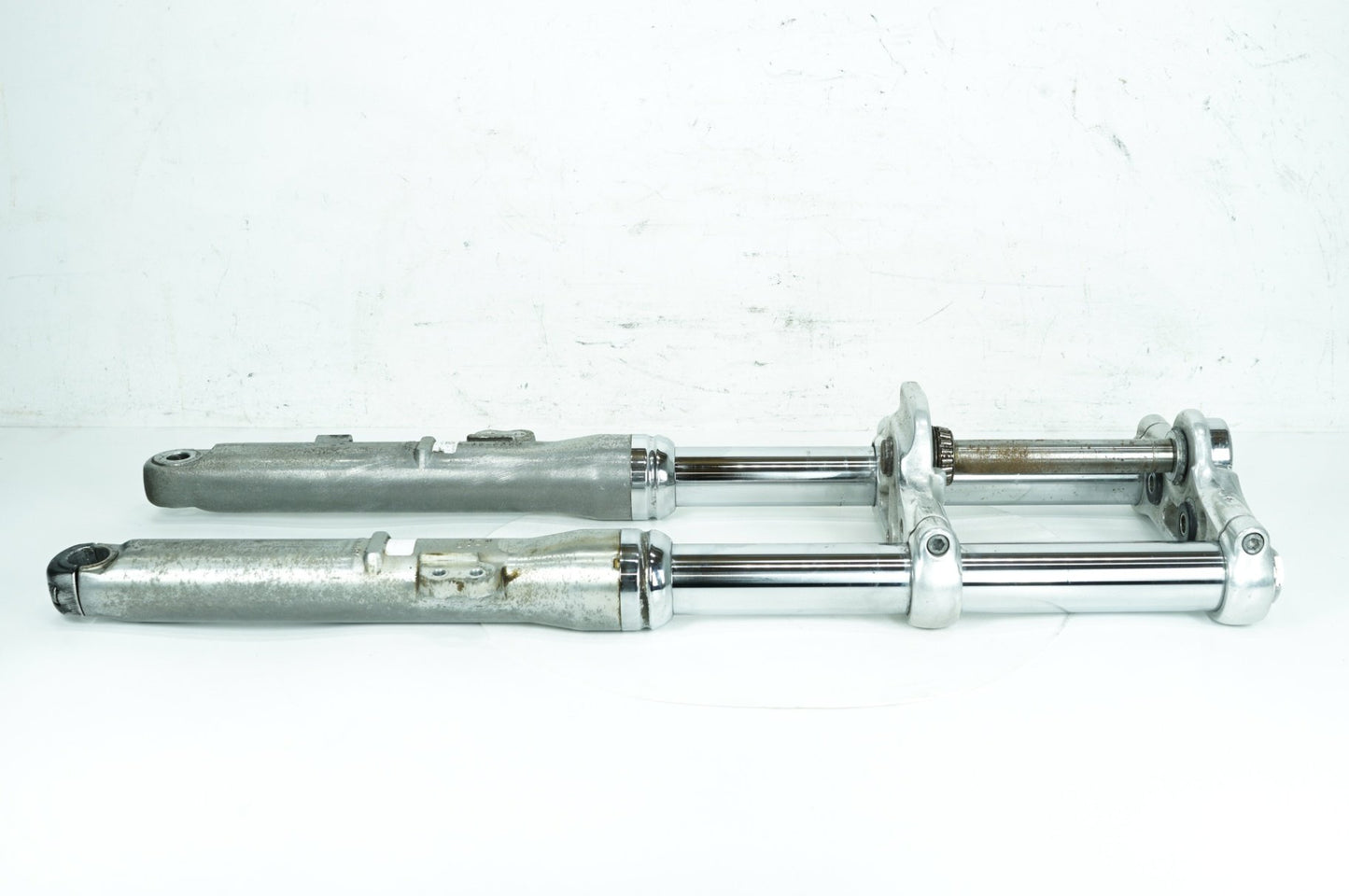 2007 - 2017 Harley-Davidson Dyna Super Glide Custom Front Triple Tree Set & LH RH Fork Legs Sliders 45538-08