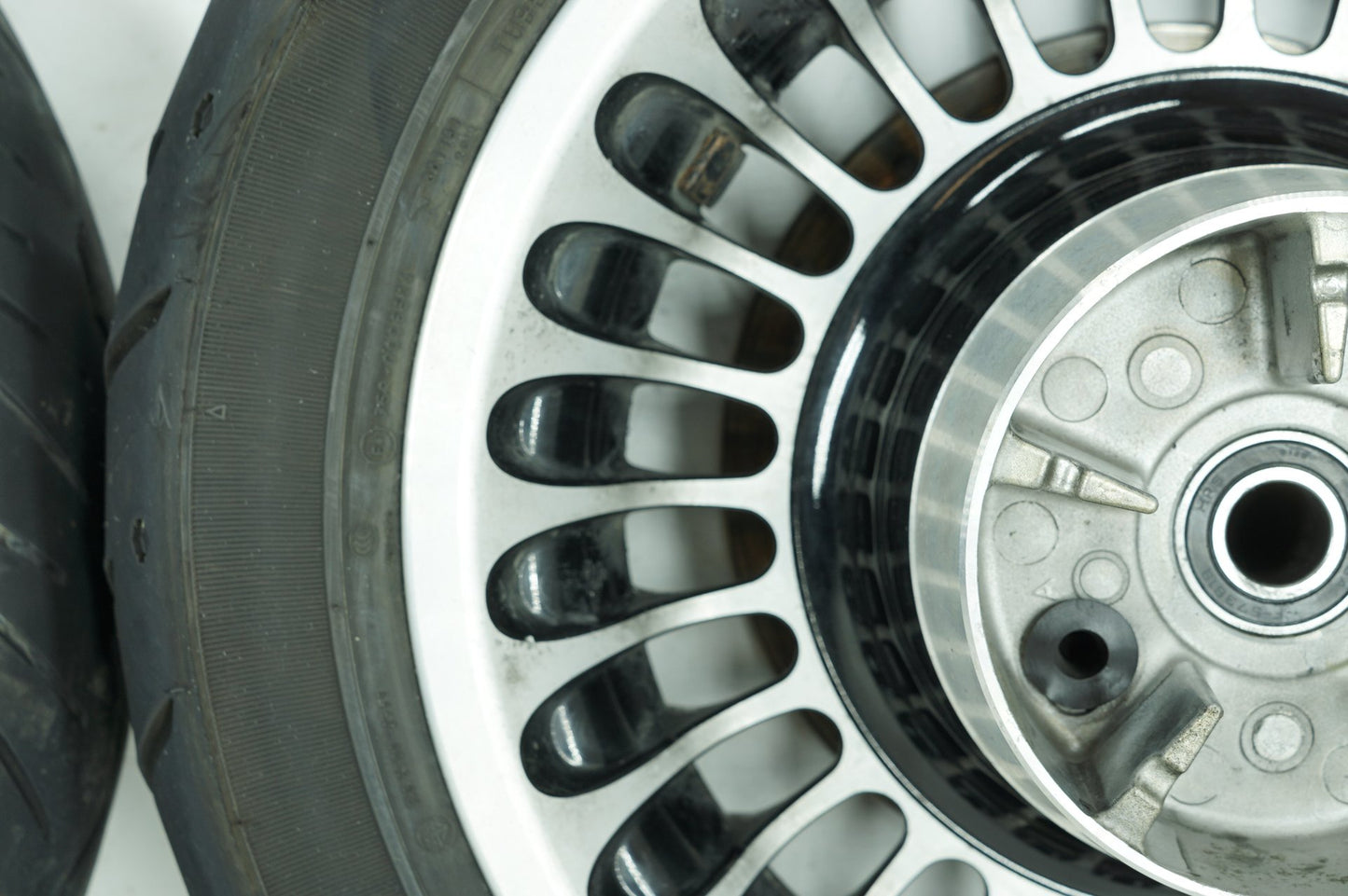 2008 - 2016 Harley-Davidson Touring Electra Glide Classic Front & Rear Wheel Rim Tire  	43402-09A
