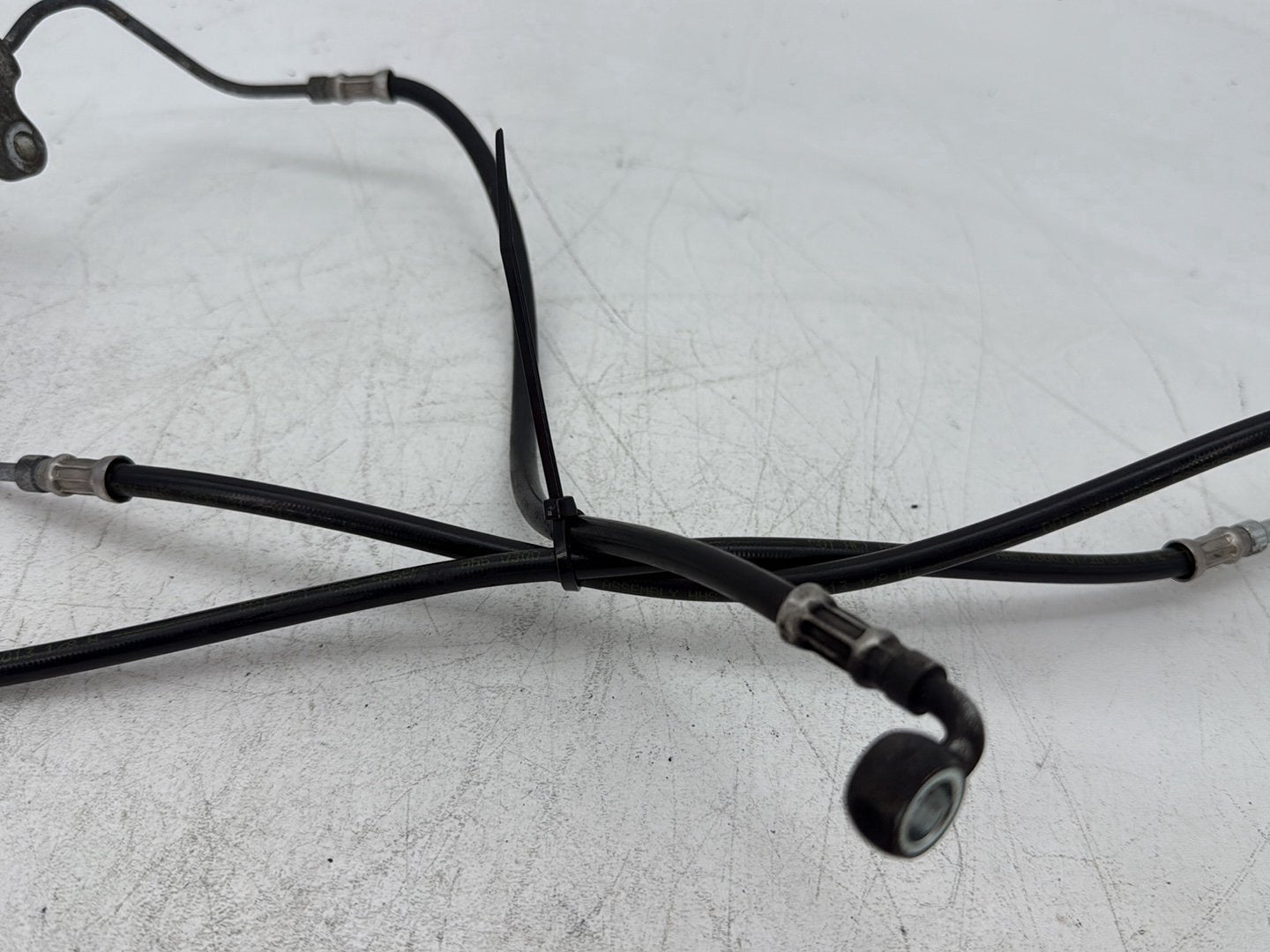 2013 Harley Electra Glide Touring Ultra FLHTCUI OEM Front Brake Hose Line Pipe NON-abs