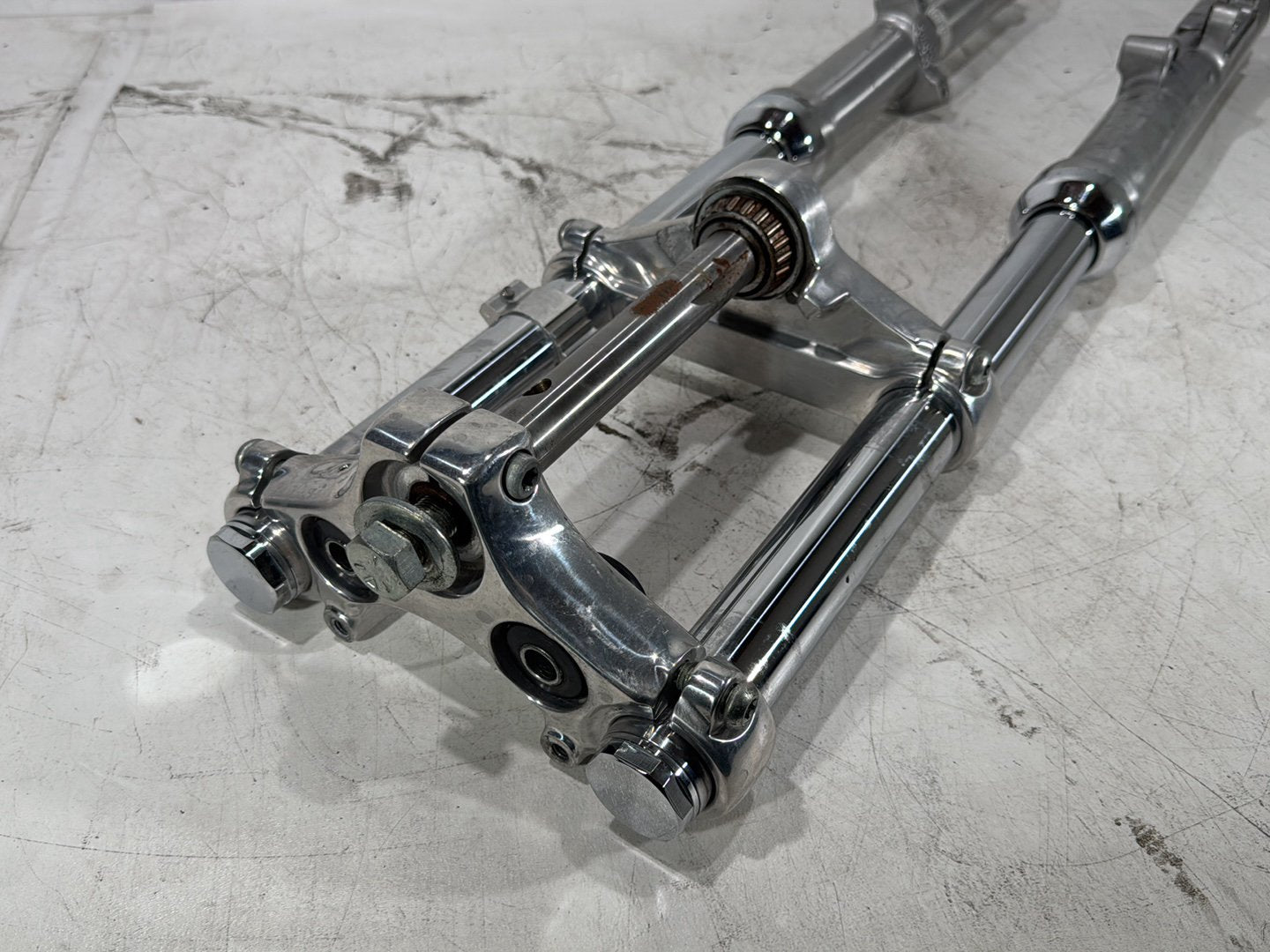 2004 Harley Dyna Super Glide FXDI OEM Front Triple Tree Set & LH RH Fork Legs Sliders