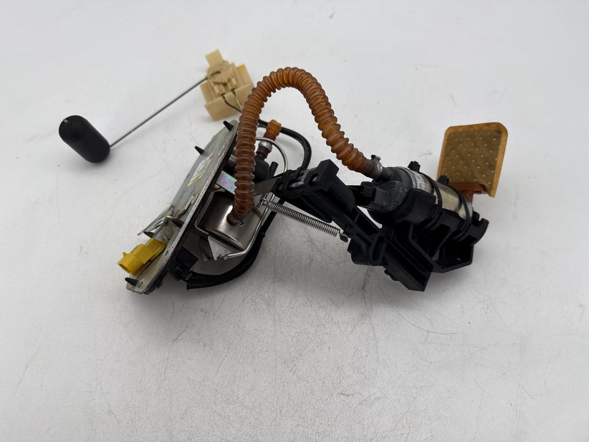 2008 Harley Softail Custom FXSTC OEM Fuel Pump Gas Gasoline Petrol Sending
