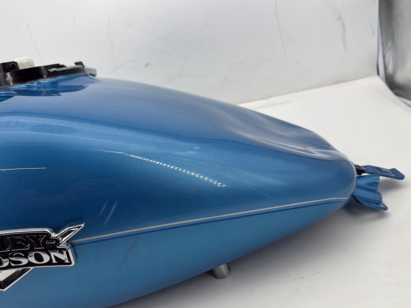 11 Harley Road King Touring Classic Fuel Gas Tank Gasoline Reservoir * DENTED *