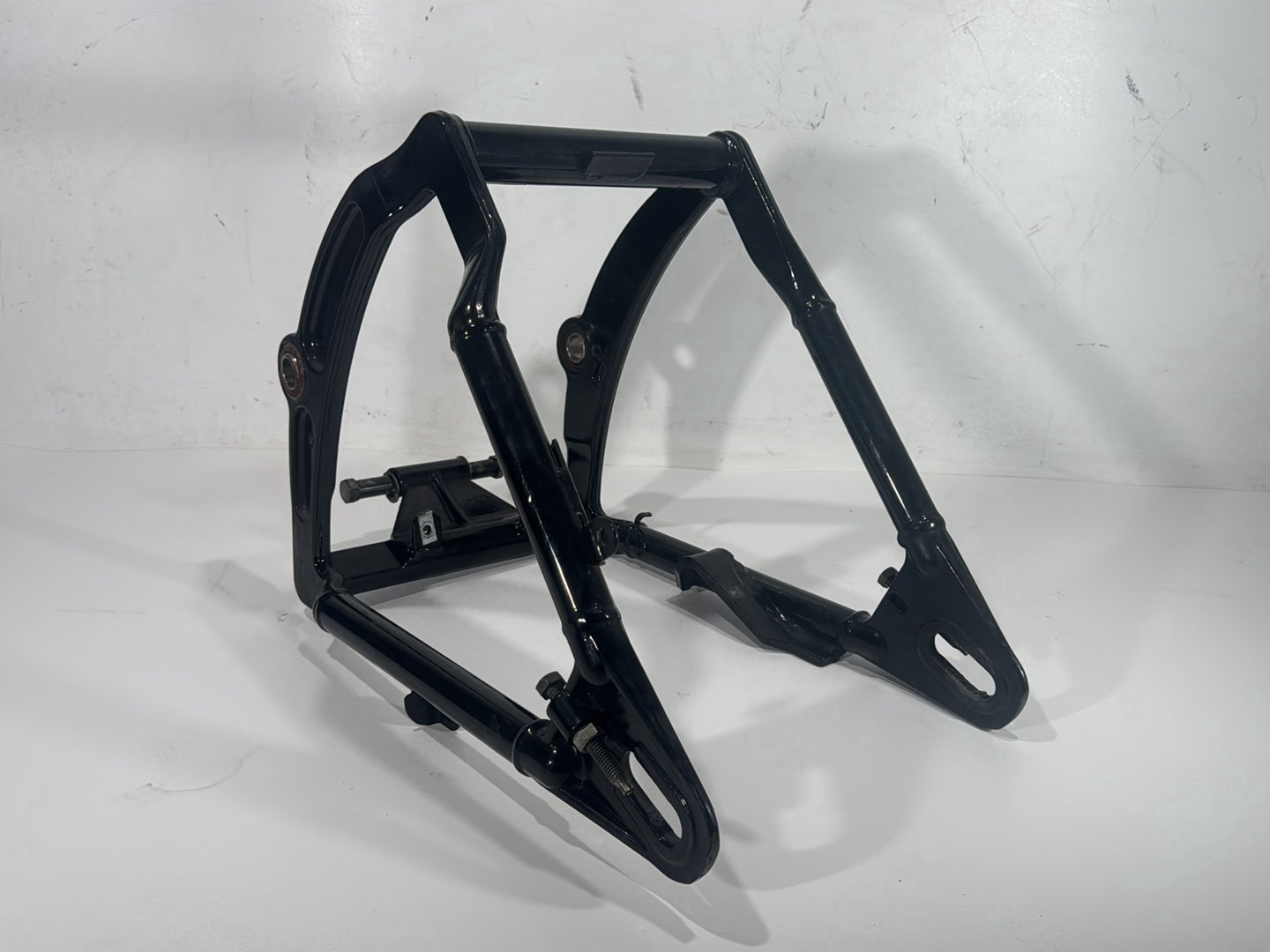 2004 Harley Softail FLSTC Heritage Classic OEM Rear Fork Swingarm Swing Arm