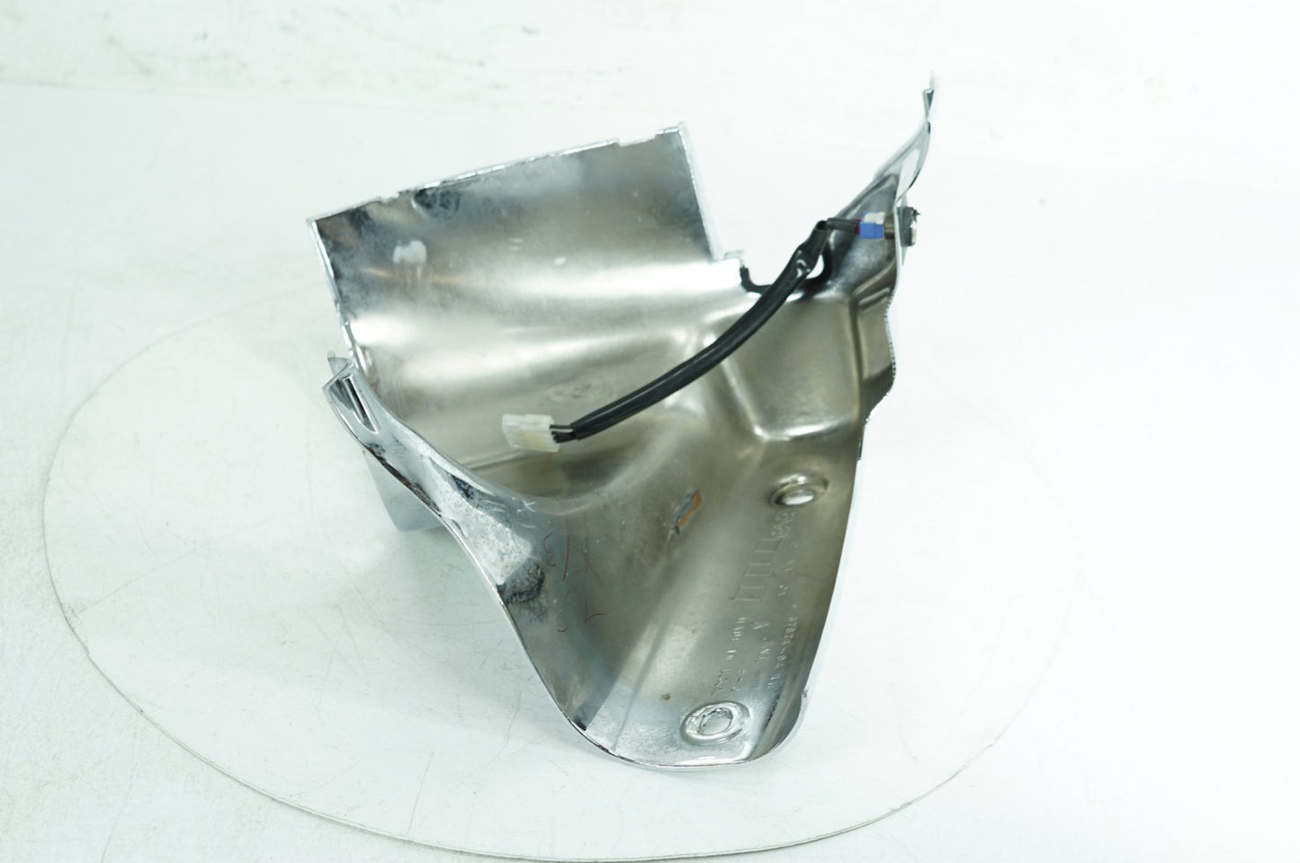 1999 - 2006 Harley-Davidson Touring Road King Classic Right Headlamp 1 Nacelle Cover Cowl  	67674-94