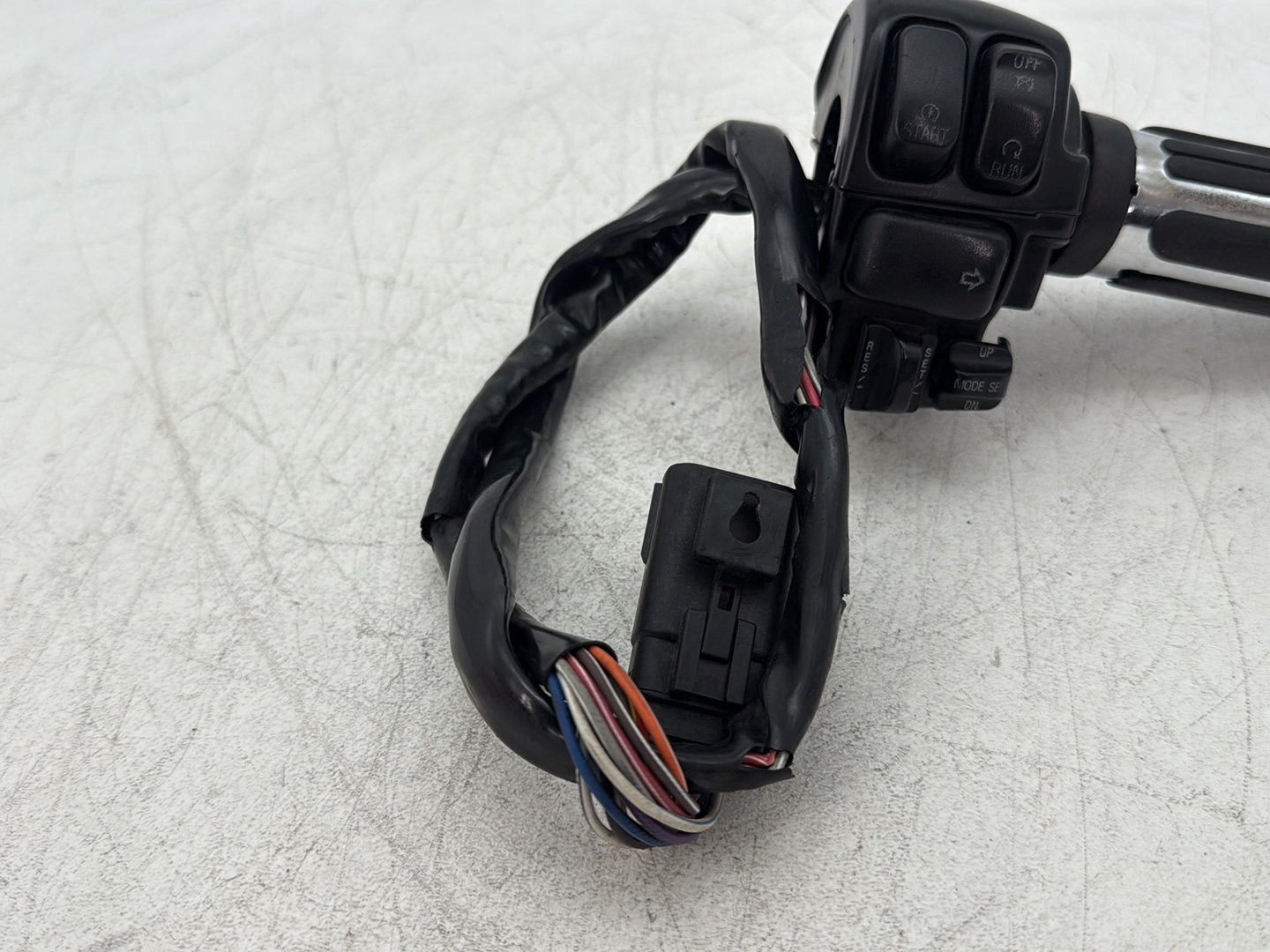 2013 Harley Electra Glide Touring Ultra FLHTCUI OEM Right Engine Start Kill Switches Controls