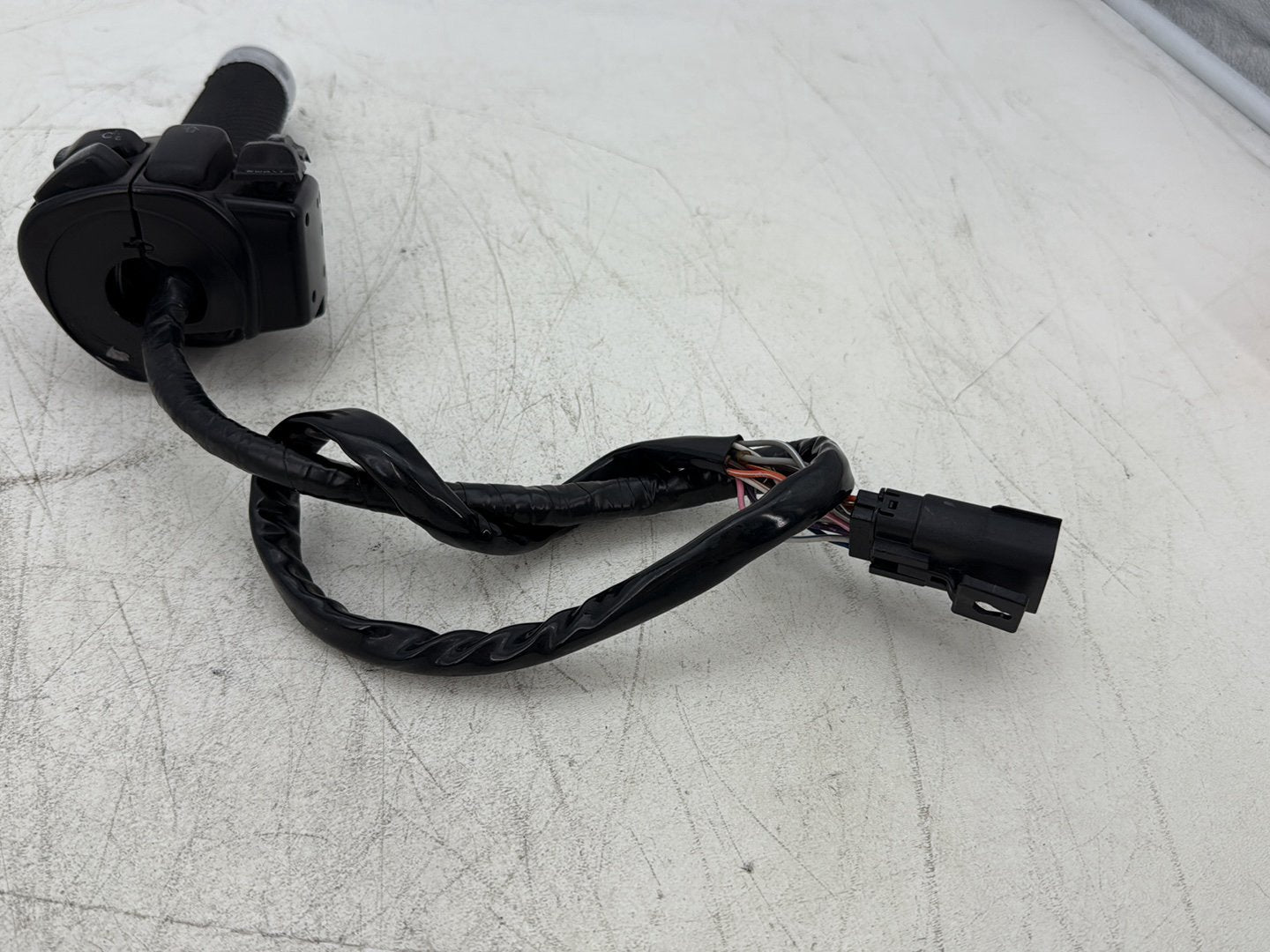 2012 Harley Street Glide Touring FLHX OEM Right Engine Start Kill Switches Controls