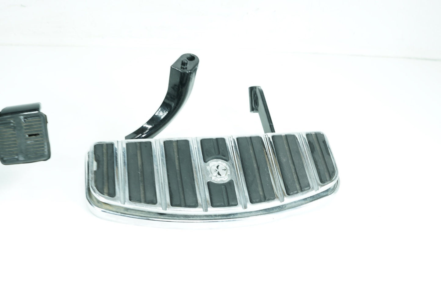 Harley-Davidson Misc  Left Right Driver Floorboard Foot Rest Willie G Skull
