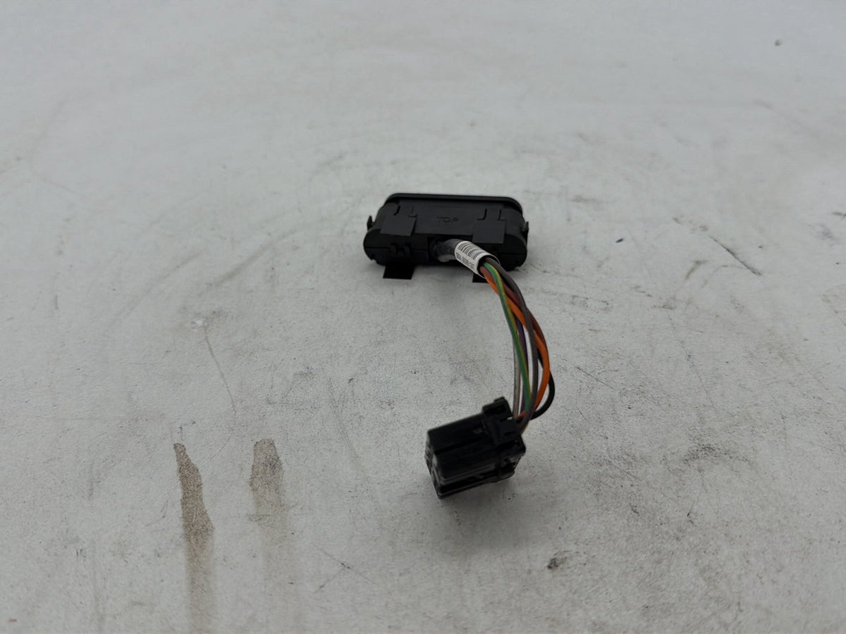 10 Harley Street Glide Touring FLHX OEM Dash Indicator Lamp Wire Plug 68789-96A