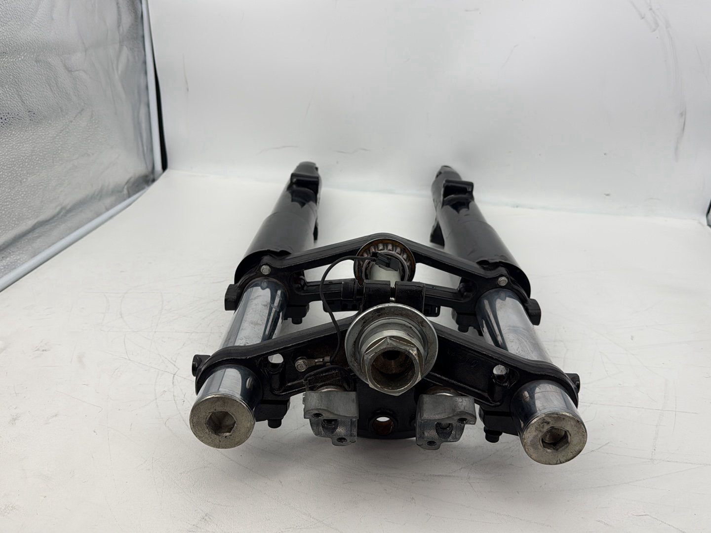2015 Harley Touring FLHXS Street Glide OEM Front Triple Tree Set & LH RH Fork Legs Sliders
