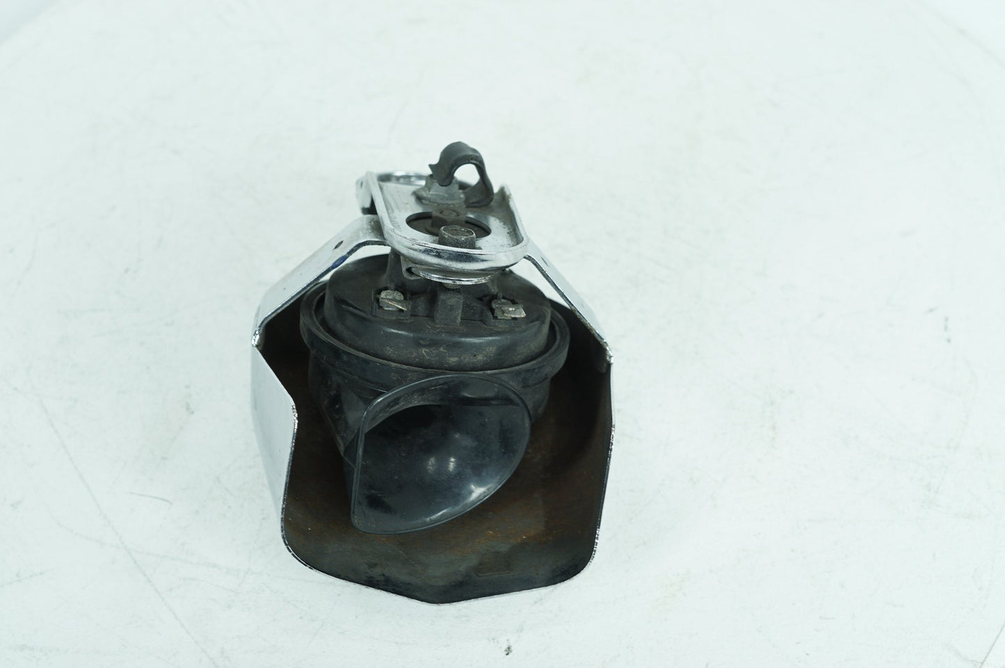2000 - 2006 Harley-Davidson Softail Deuce Horn Signal Klaxon Chrome Cover 69012-93A