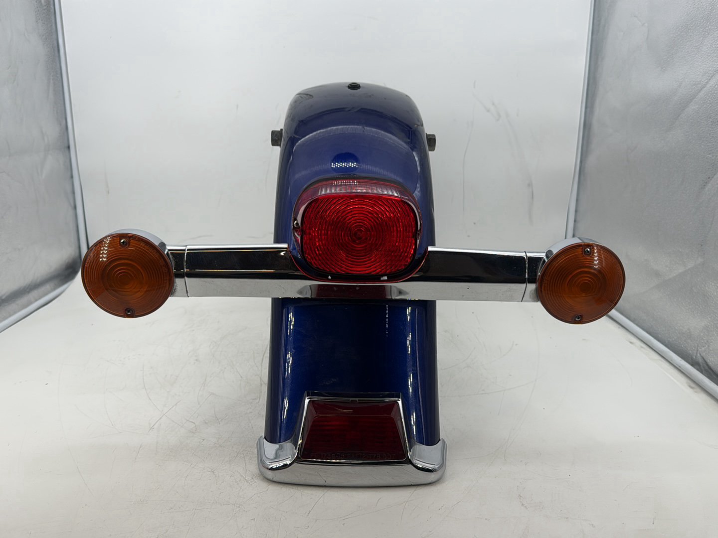 2007 Harley Touring FLHTCU Electra Glide Ultra OEM Rear Wheel Fender & Turn Signals Bar