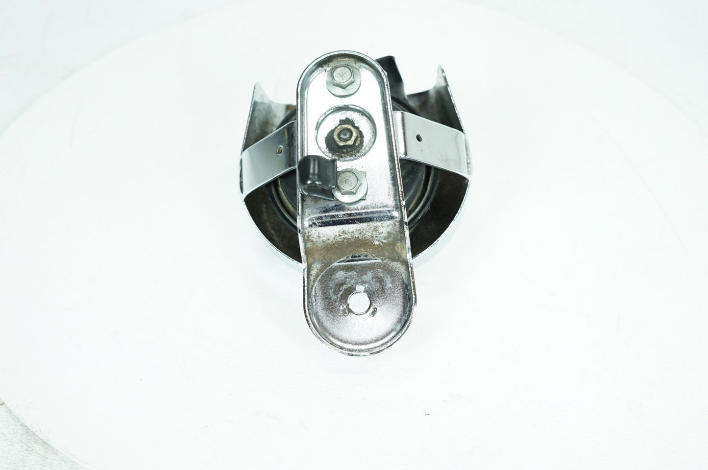 1999 - 2006 Harley-Davidson Dyna Low Rider Horn Signal Klaxon Chrome Cover 69012-93A