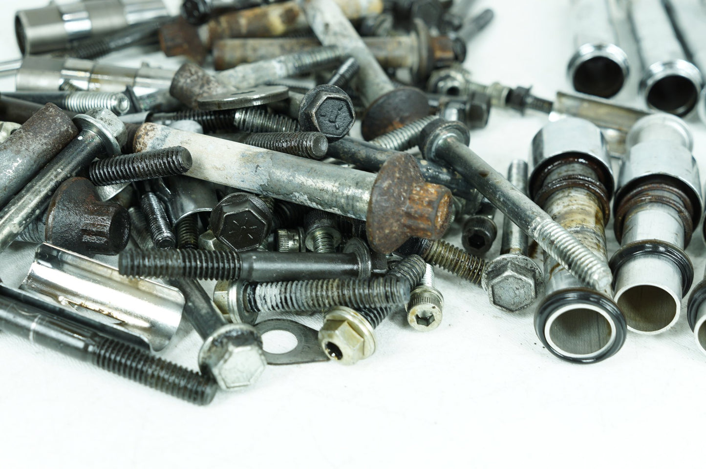 2000 - 2006 Harley-Davidson Softail Deuce Twin Cam Engine Hardware Bolt Pushrods  	17922-99