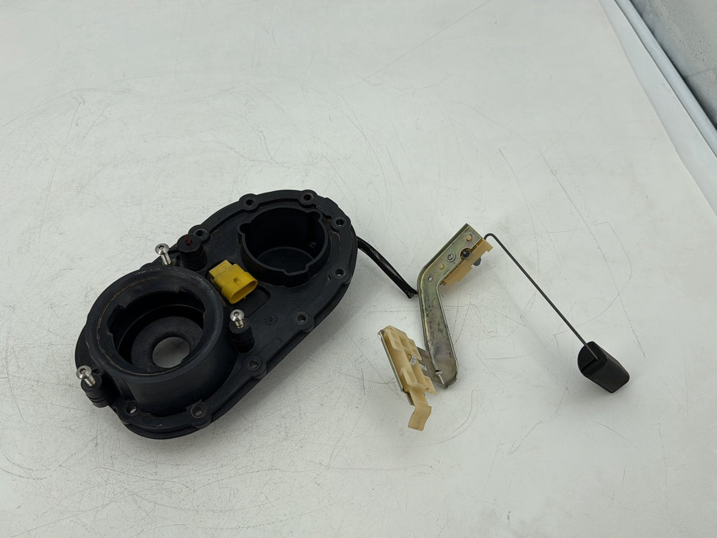 1999 - 2006 Harley-Davidson Dyna Super Glide Gas Gasoline Fuel Petrol Pump Sending 75243-04B