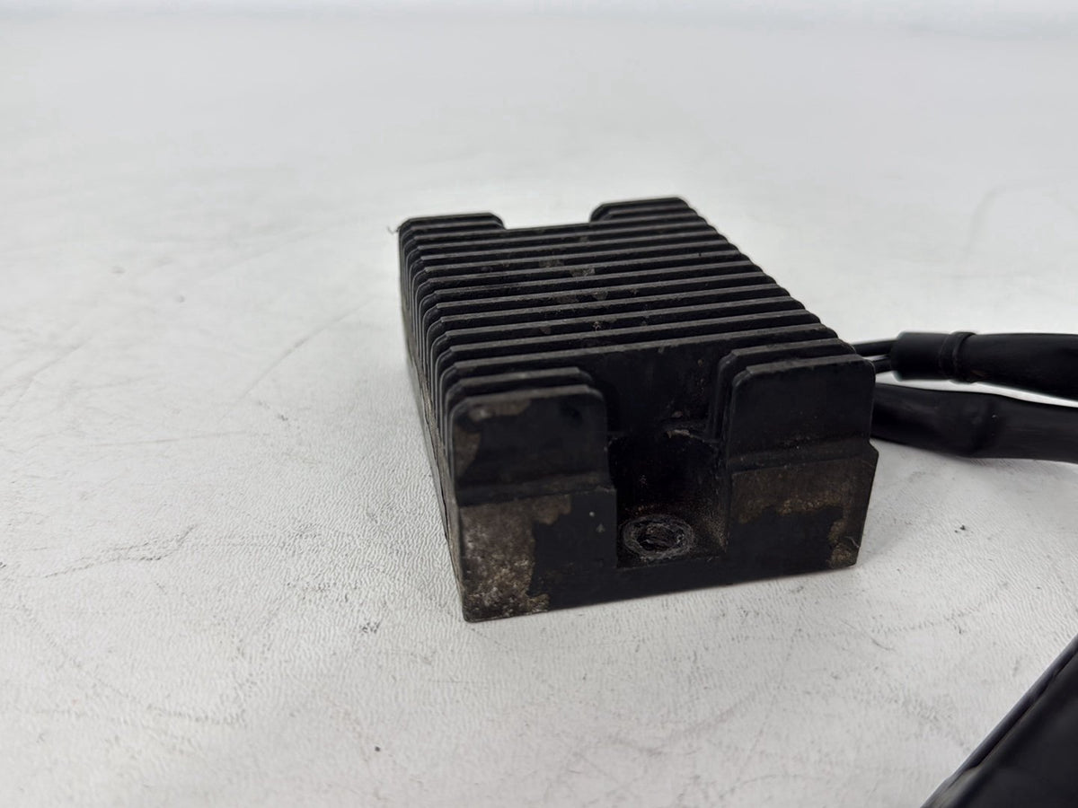 2005 Harley Sportster XL883C 883 Custom OEM Voltage Regulator Rectifier 74523-04