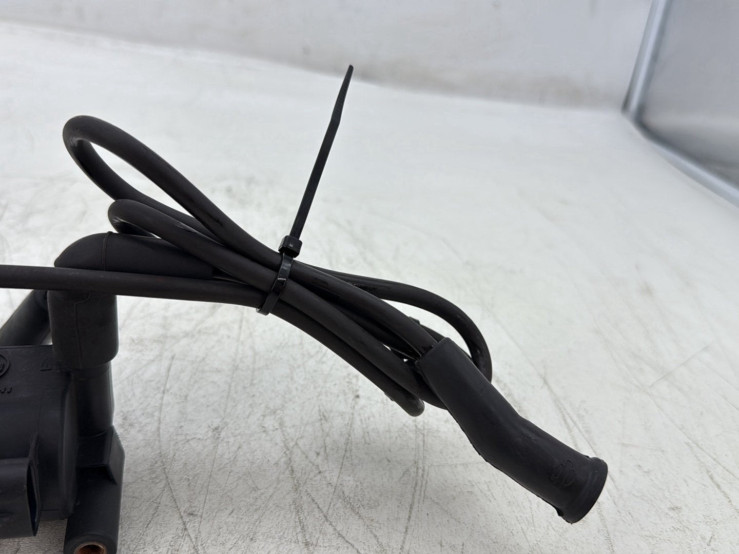 2012 Harley Street Glide Touring FLHX OEM Ignition Coil Spark Plugs Cable