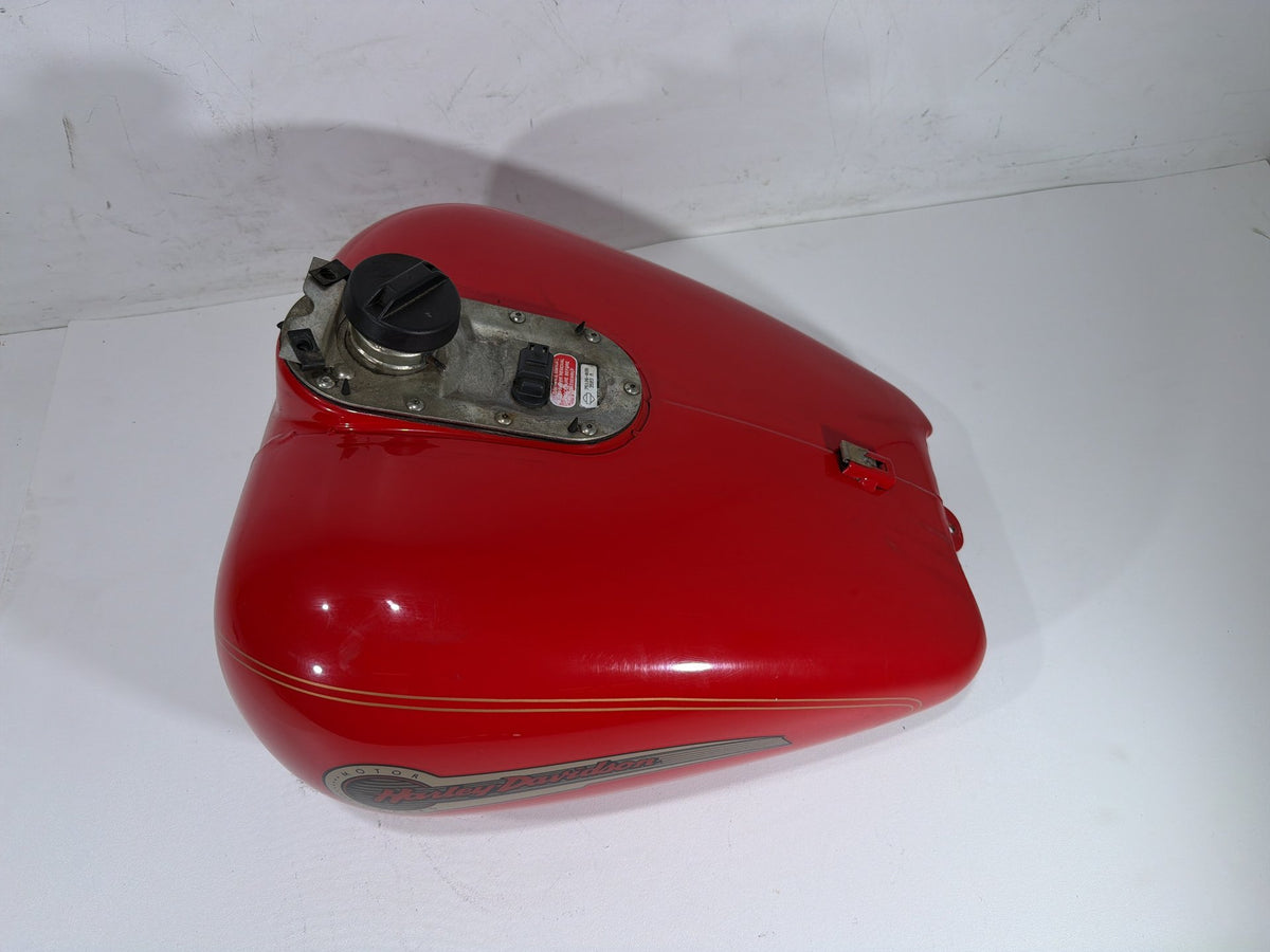 2004 Harley Electra Glide Touring Fuel Gas Tank Gasoline Reservoir w/ Fuel Pump
