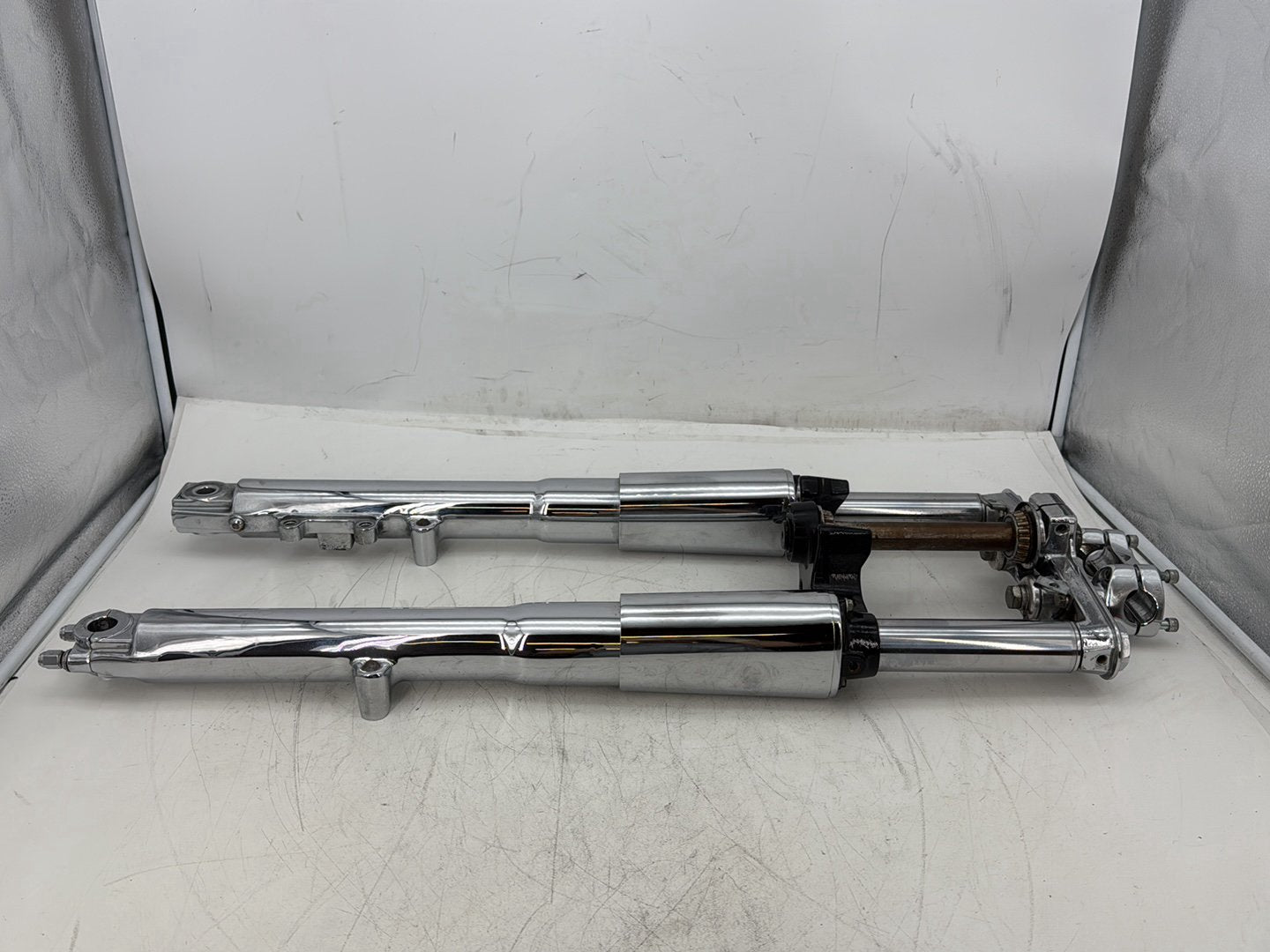 2006 Harley Softail FLSTCI Heritage Classic OEM Front Triple Tree Set & LH RH Fork Legs Sliders