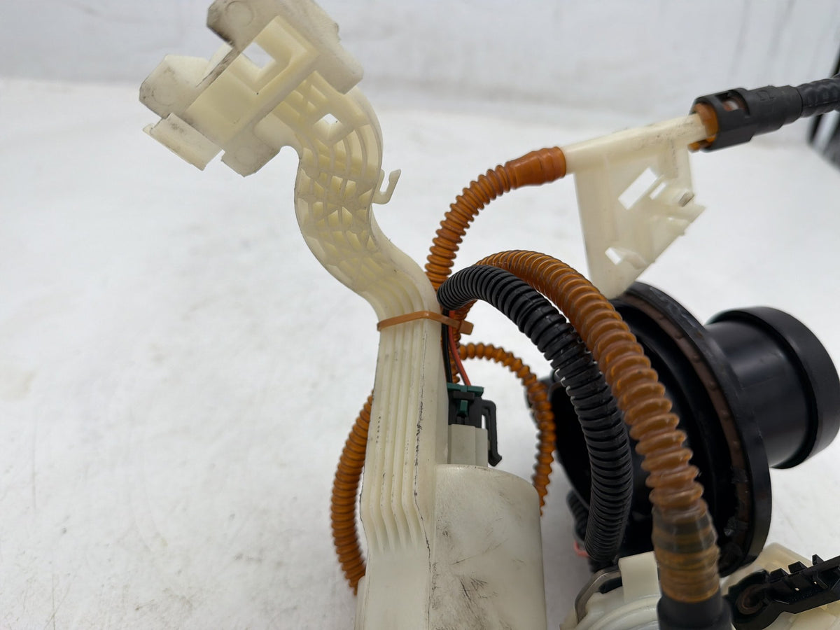 2010 Harley Street Glide Touring FLHX OEM Fuel Pump Gas Gasoline Petrol Sending