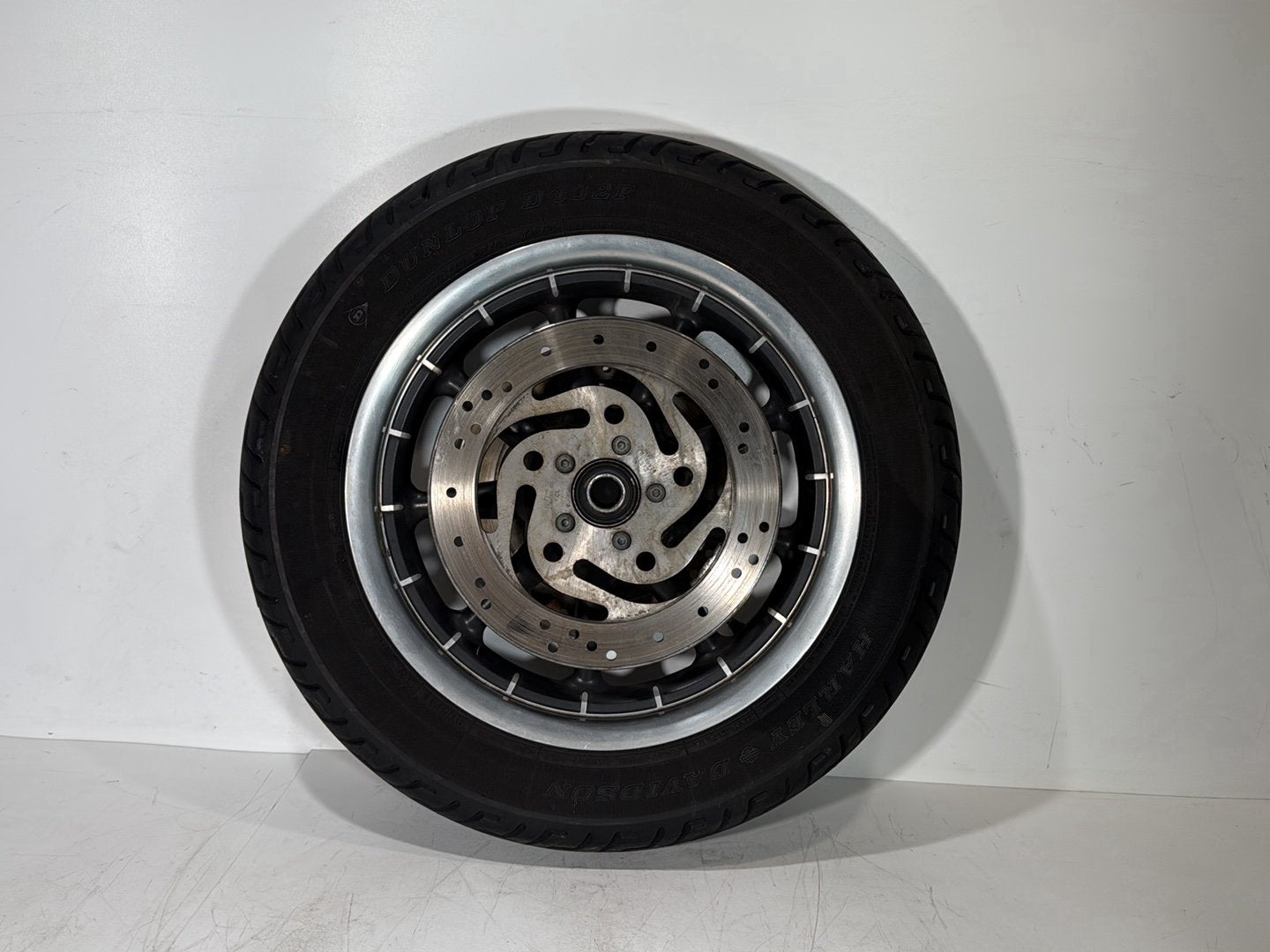 1999 - 2006 Harley-Davidson Touring Road King Police Front Wheel Rim Tire MT90B16 72H, Dunlop, 16"