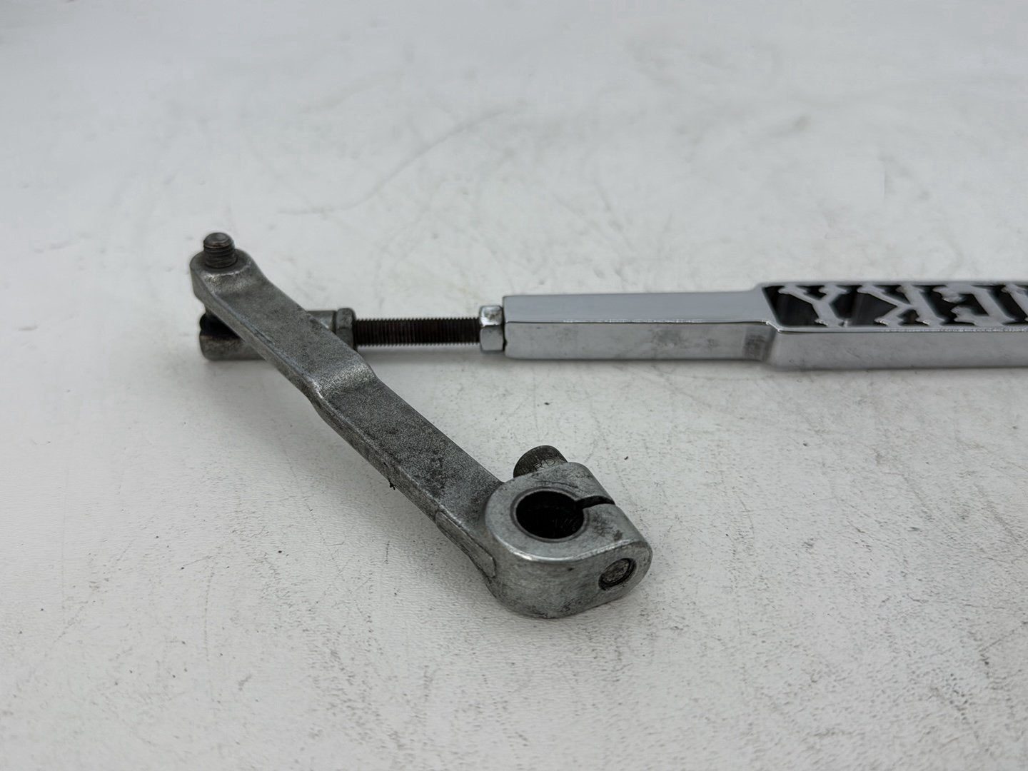 2006 Harley Dyna FXDWGI Wide Glide OEM Gear Shifter Lever Arm w/ Rod linkage