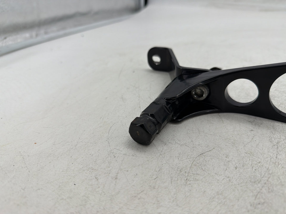 2001 Harley Heritage Softail Classic Left Right Driver Footpeg Bracket Mounts