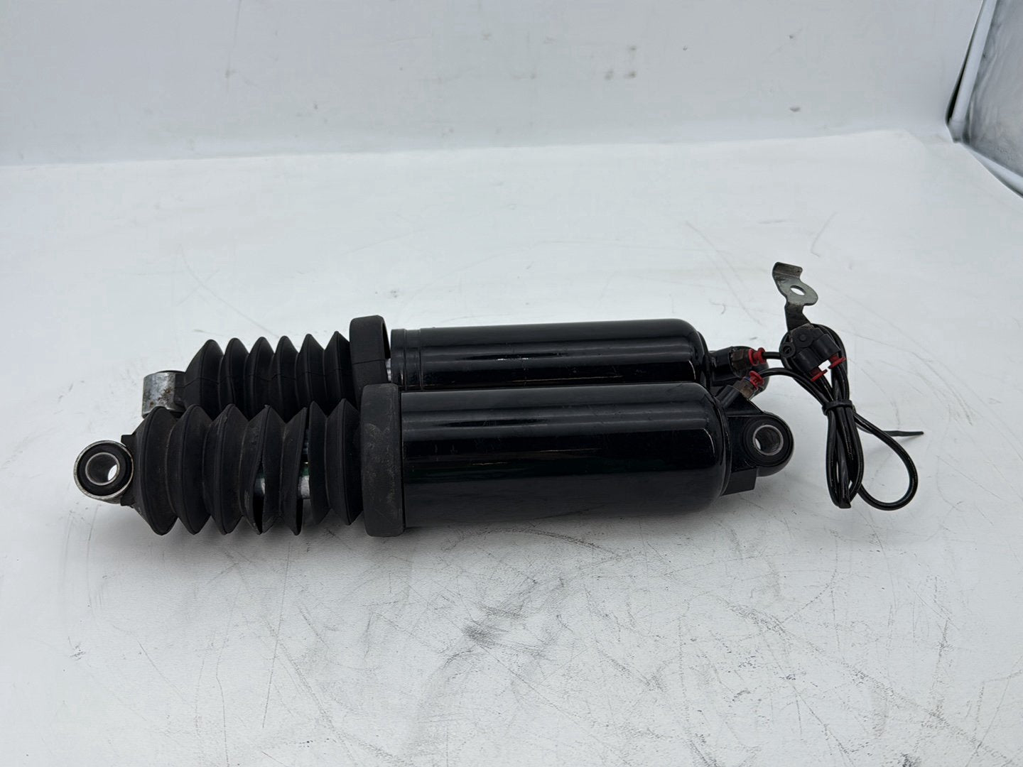 2007 - 2016 Harley-Davidson Touring Electra Glide Ultra Rear Left Right Shock Absorbers 54565-09