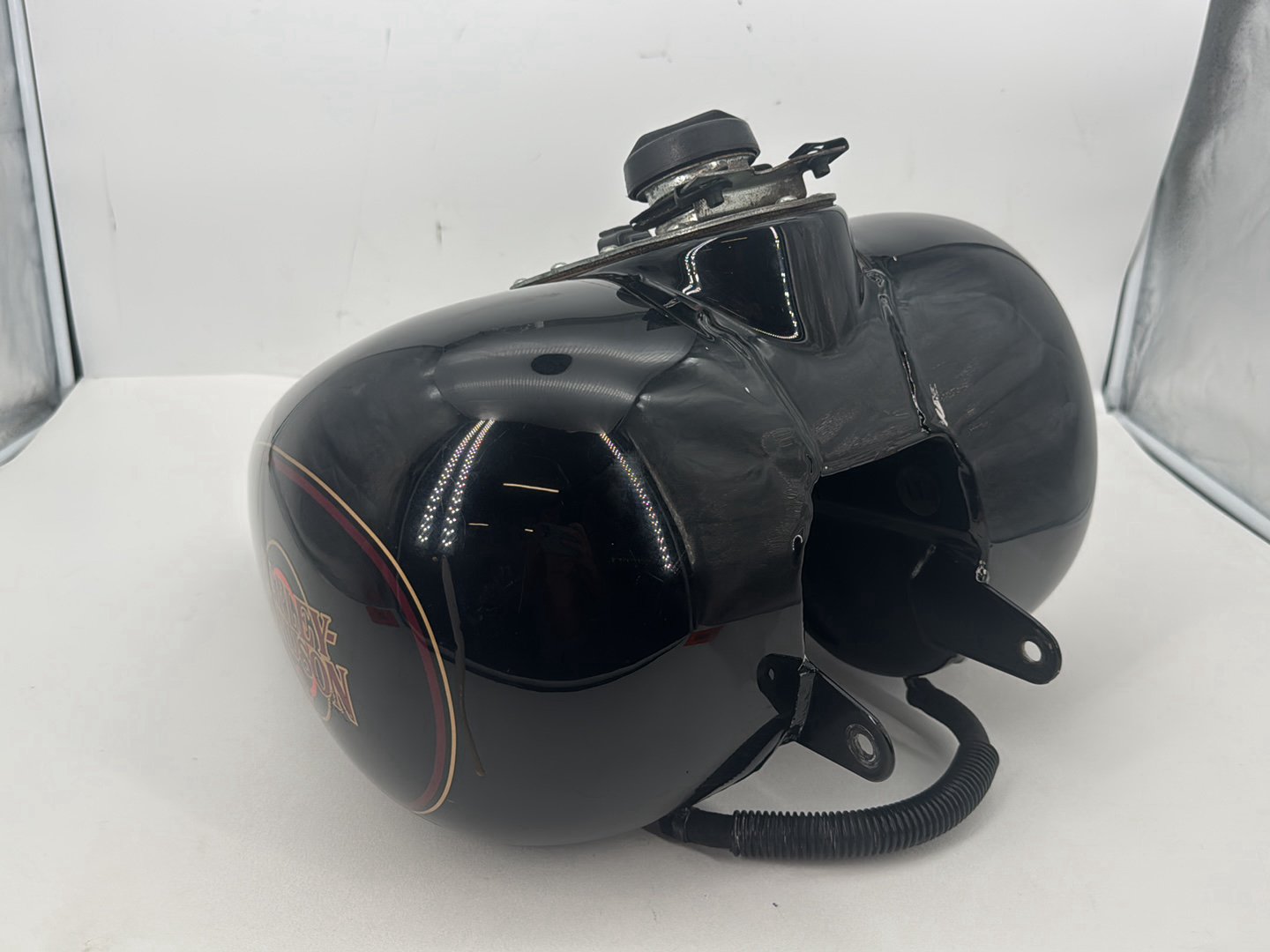 1999 - 2006 Harley-Davidson Touring Electra Glide Classic Fuel Gas Tank Gasoline Reservoir 61356-00