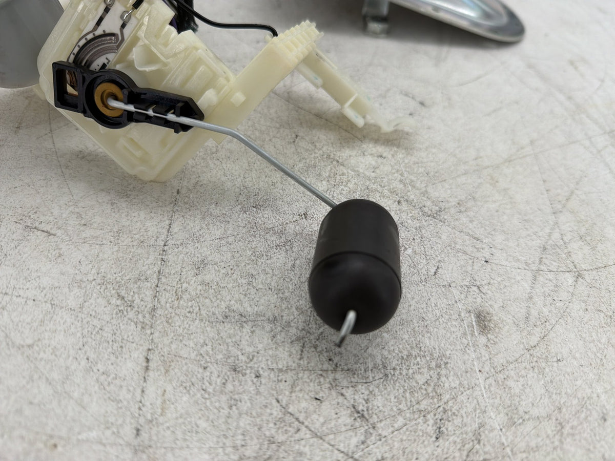 2012 Harley Dyna Fat Bob FXDF 103 OEM Fuel Pump Gas Gasoline Petrol Sending