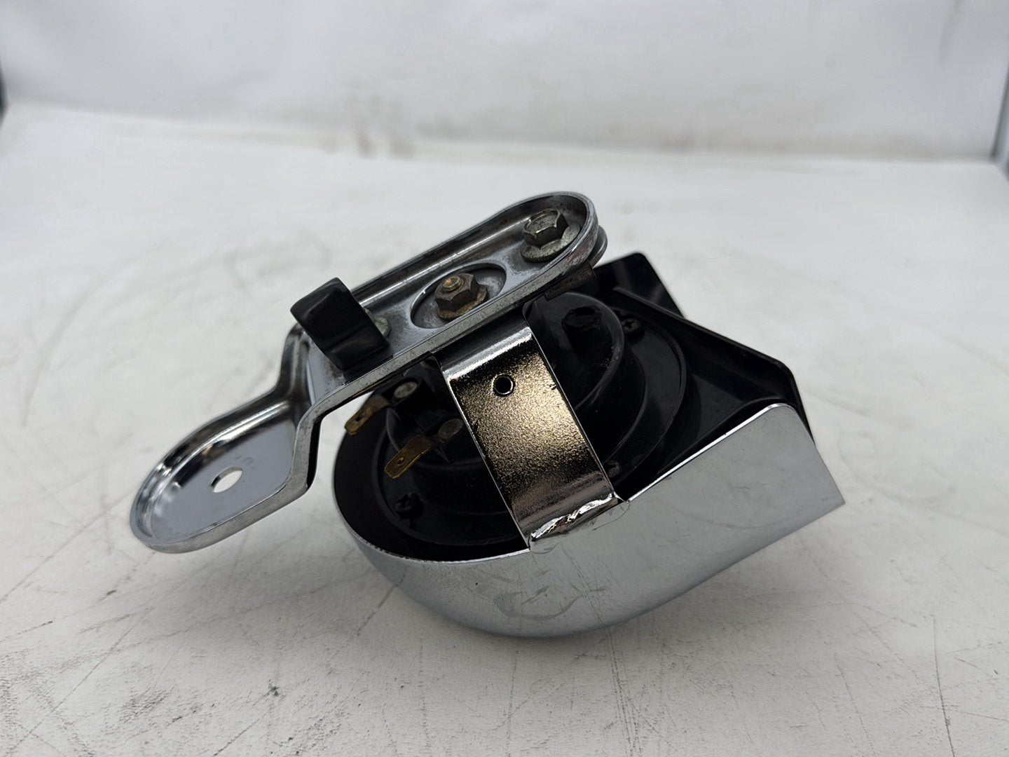 2005 Harley Heritage Softail Classic FLSTCI OEM Horn Signal Klaxon Chrome Cover