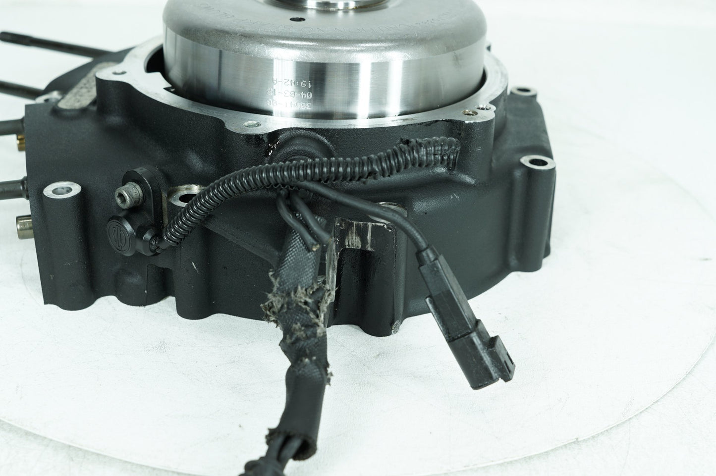 2008 - 2016 Harley-Davidson Dyna Wide Glide Crankcase Shaft Engine Motor Cover 24649-06