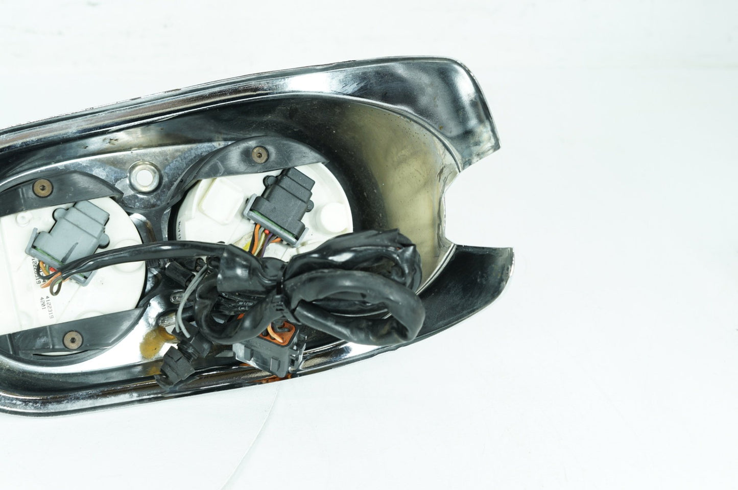 1999 - 2006 Harley-Davidson Dyna Low Rider Fuel Tank Dash Console Speedometer NOKey 	61695-05