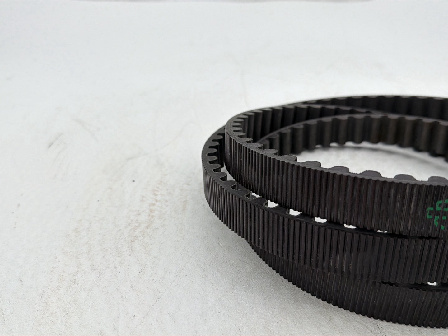 2013 Harley Street Glide Touring FLHX OEM Rear Drive Belt 40024-07 137T 1"