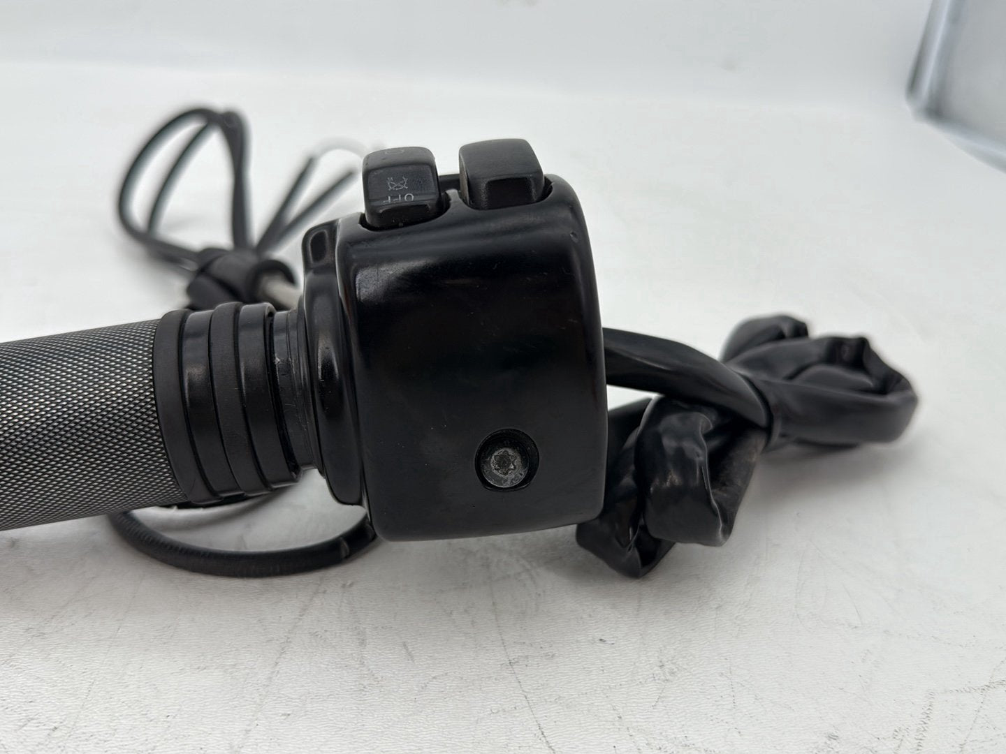 2004 - 2013 Harley-Davidson Sportster 1200 Custom Right Engine Start Kill Switches Controls 71589-96B