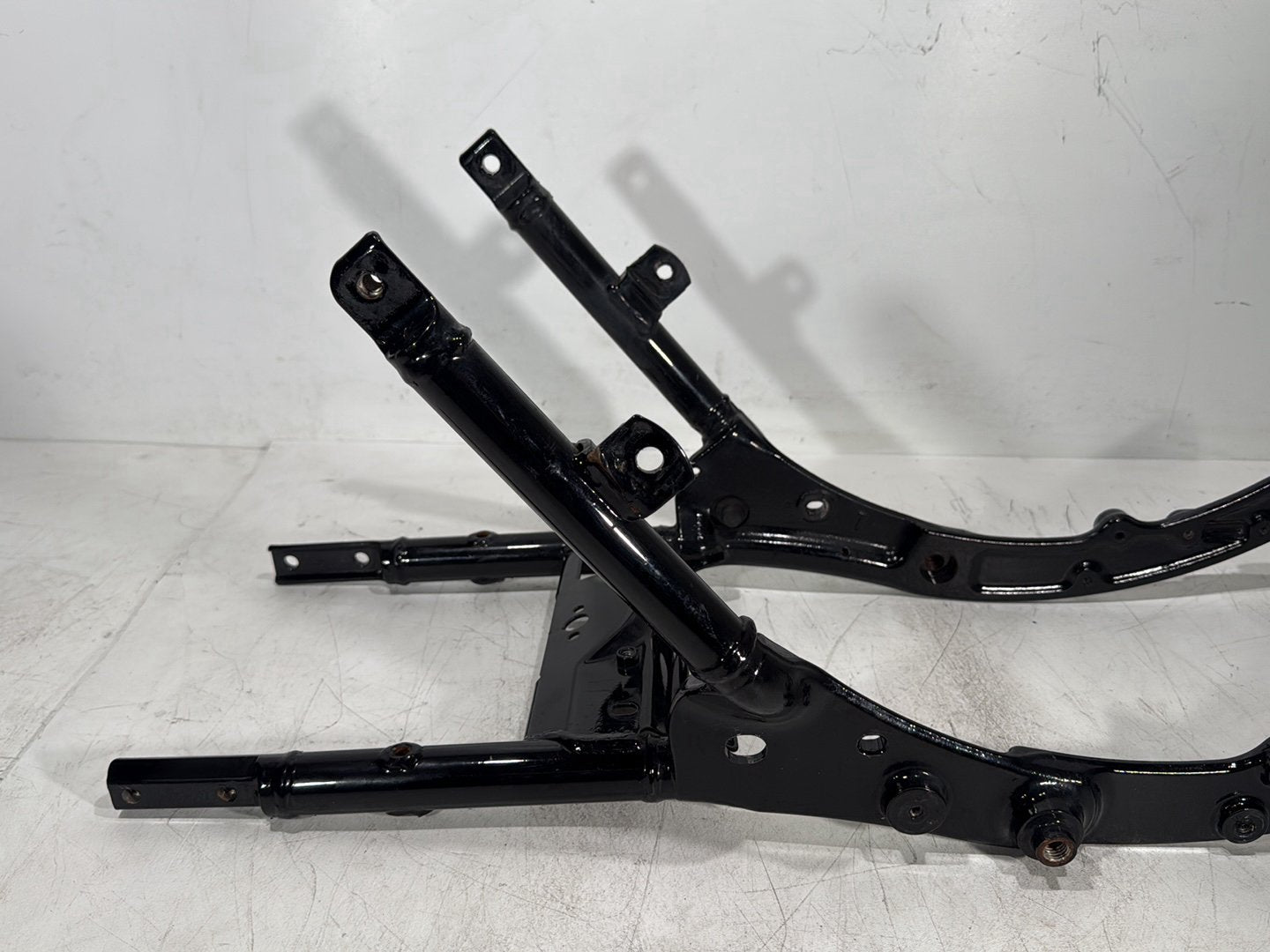 2016 Harley Road King Touring FLHR OEM Rear Back Sub Frame Rail Bar 48079-09BHP