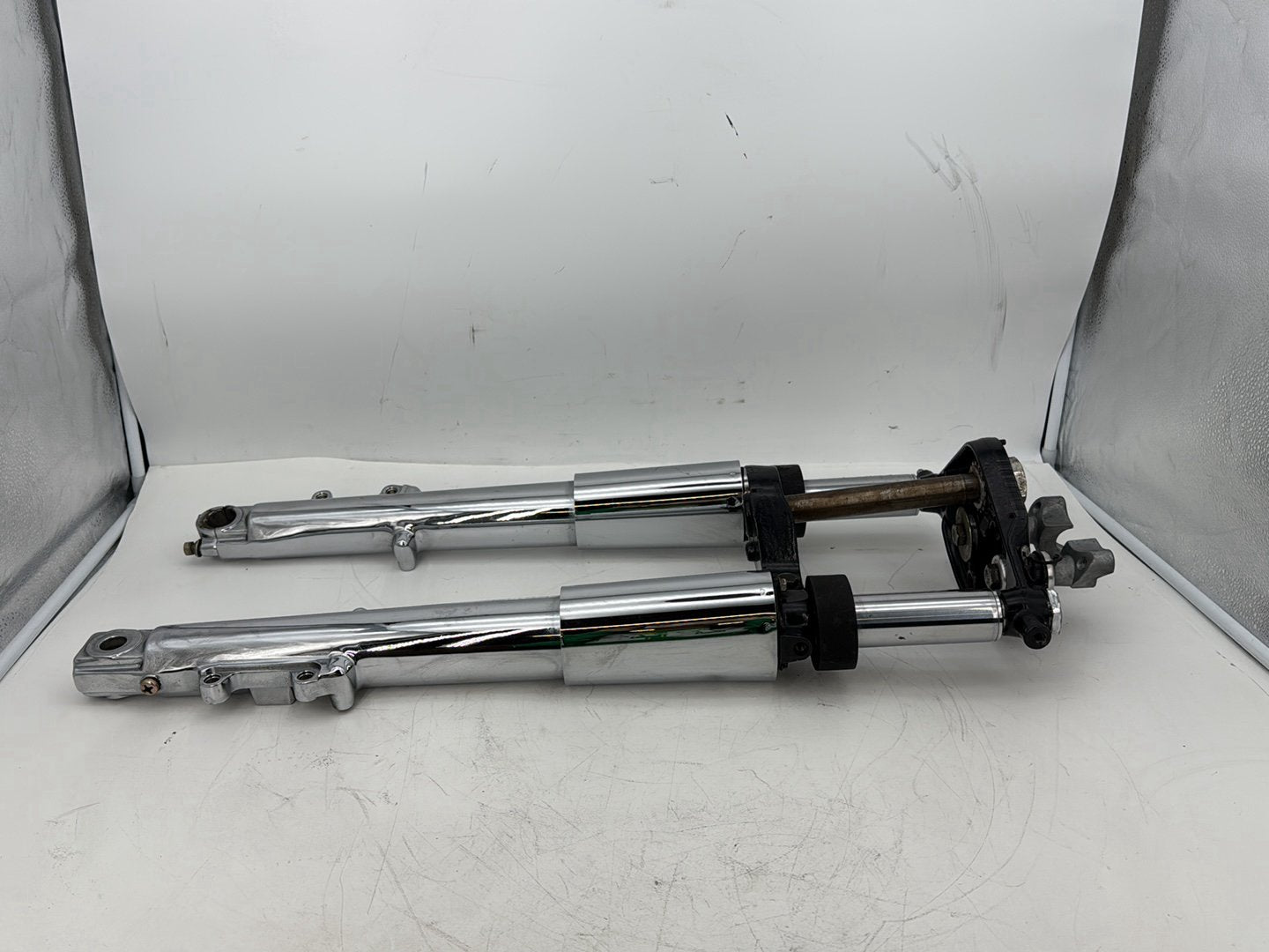1999 - 2006 Harley-Davidson Touring CVO Screamin Eagle Road King Front Triple Tree Set & LH RH Fork Legs Sliders 45435-95 , 46473-00B