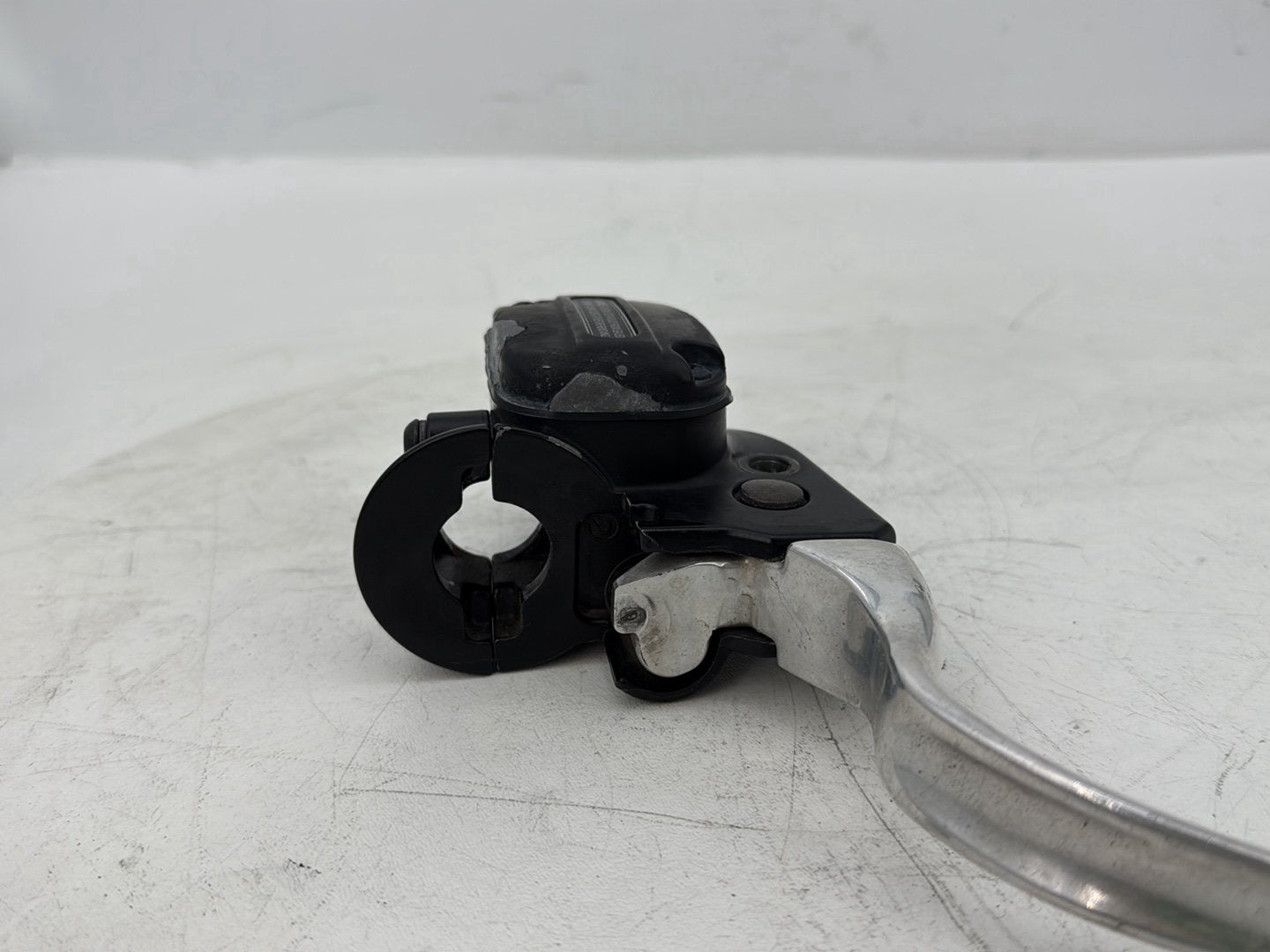 2008 Harley Electra Glide Touring Ultra FLHTCUI OEM Front Right Brake Lever Master Cylinder