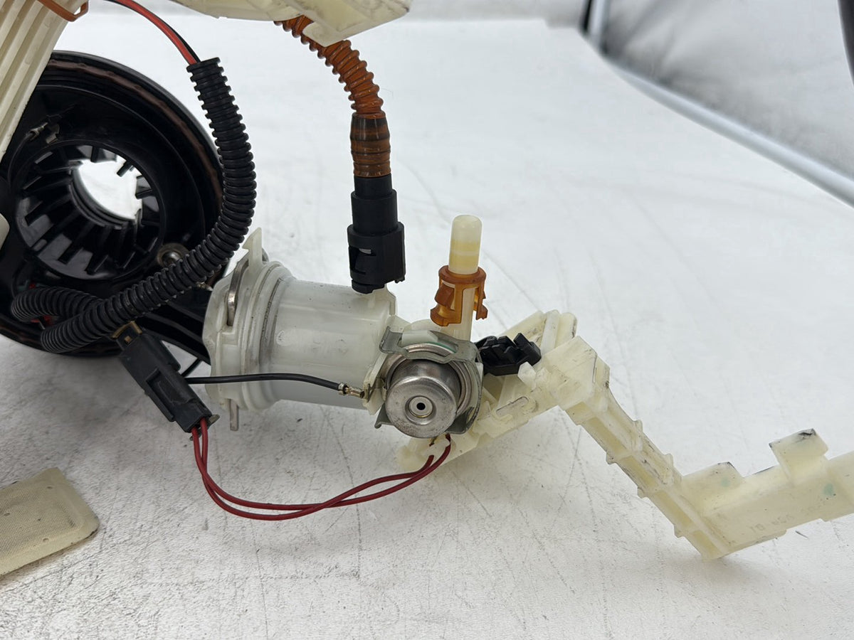 13 Harley Electra Glide Touring Ultra OEM Fuel Pump Gas Gasoline Petrol Sending